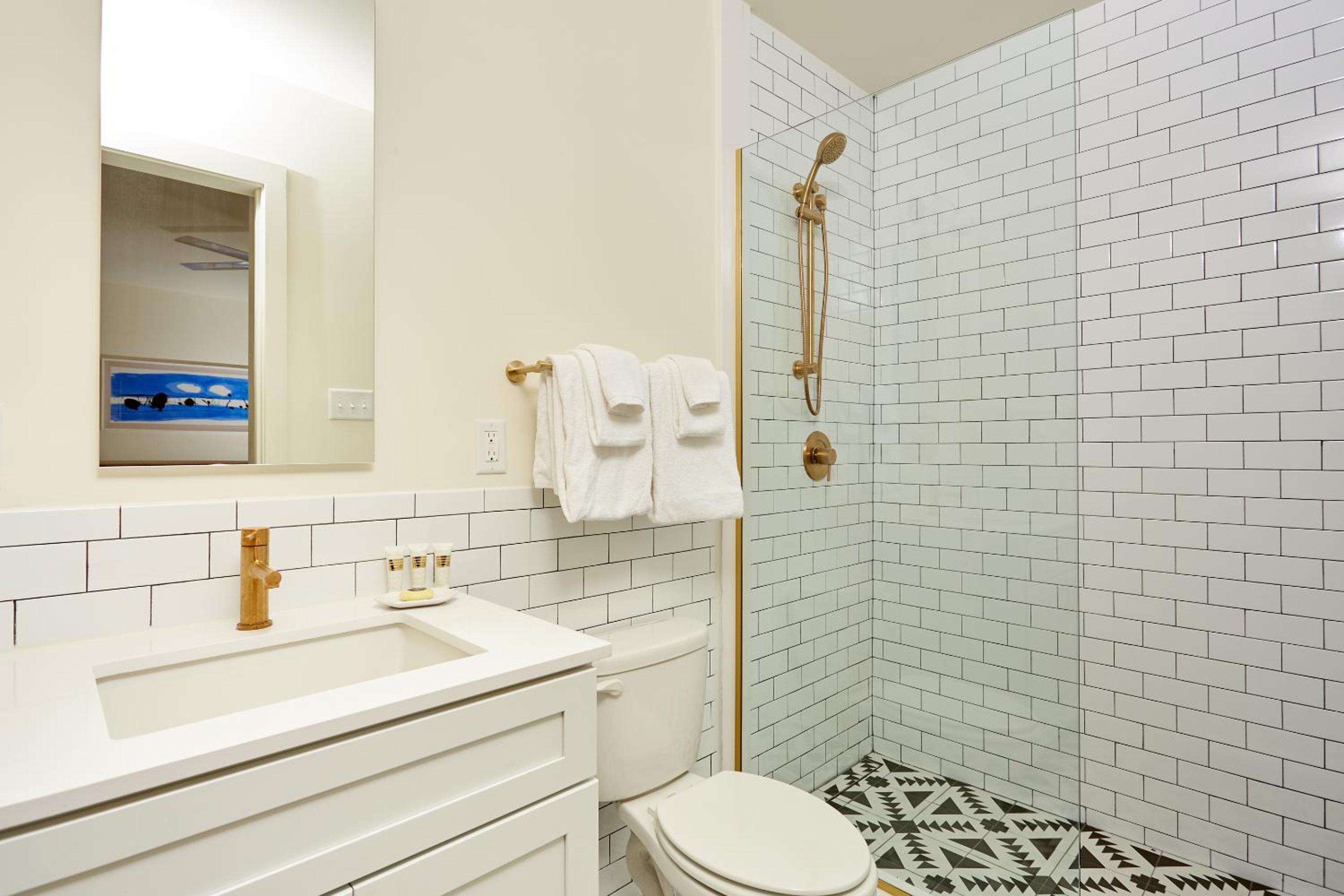Five-Bedroom Apartment - Photo 9