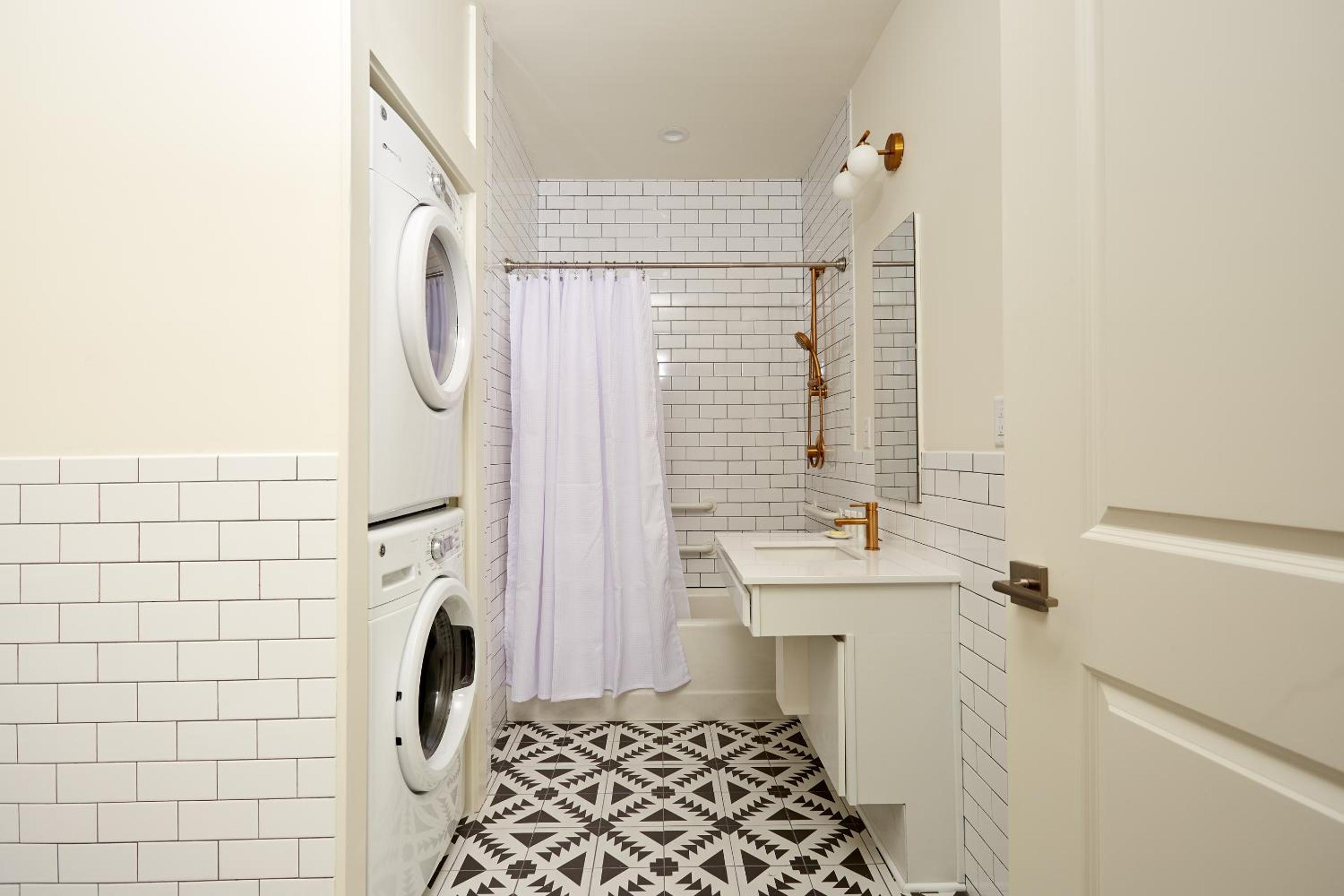 Five-Bedroom Apartment - Photo 11