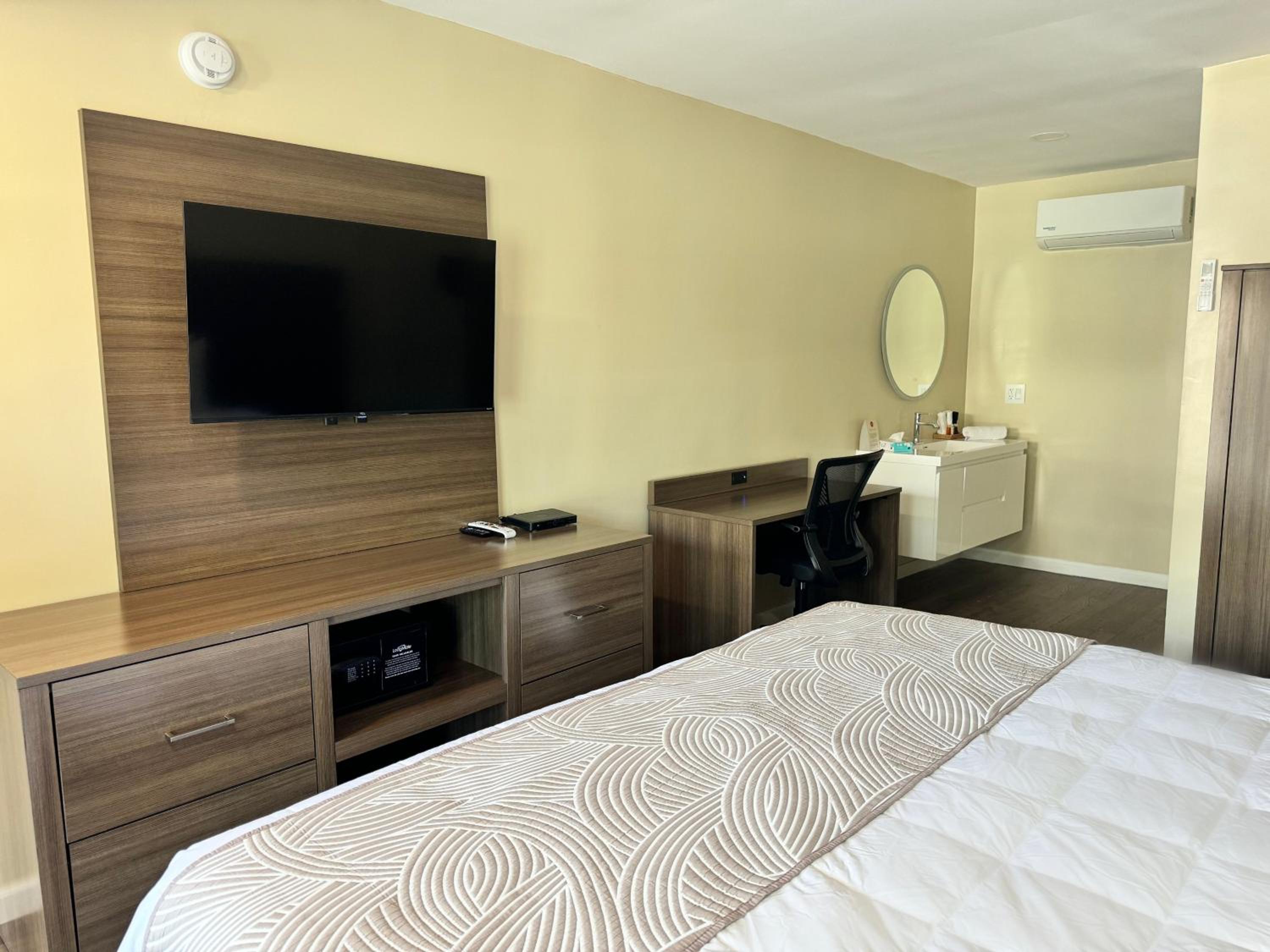 Signature Room - 1 King Bed
