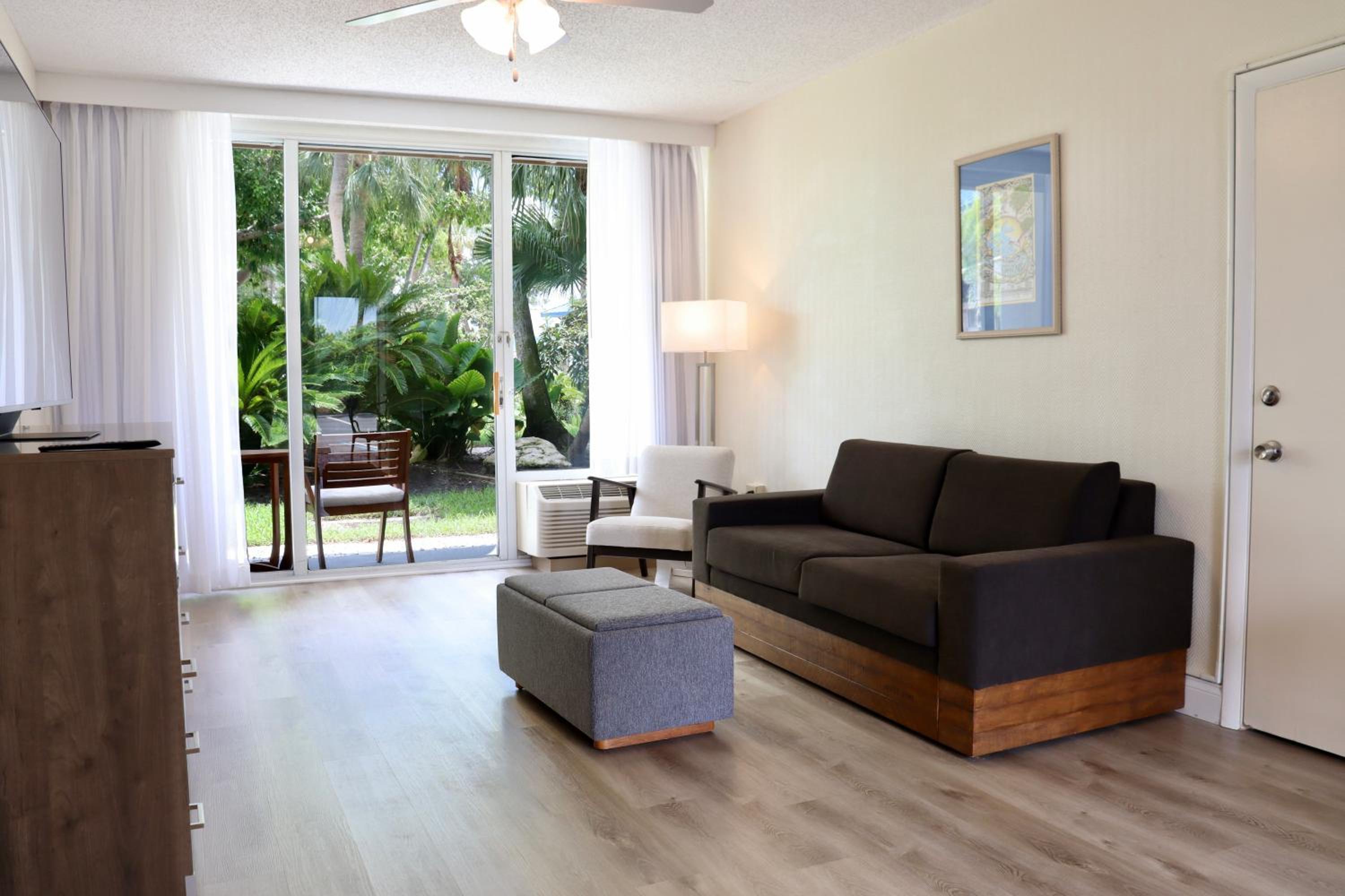 Deluxe Suite - Photo 4