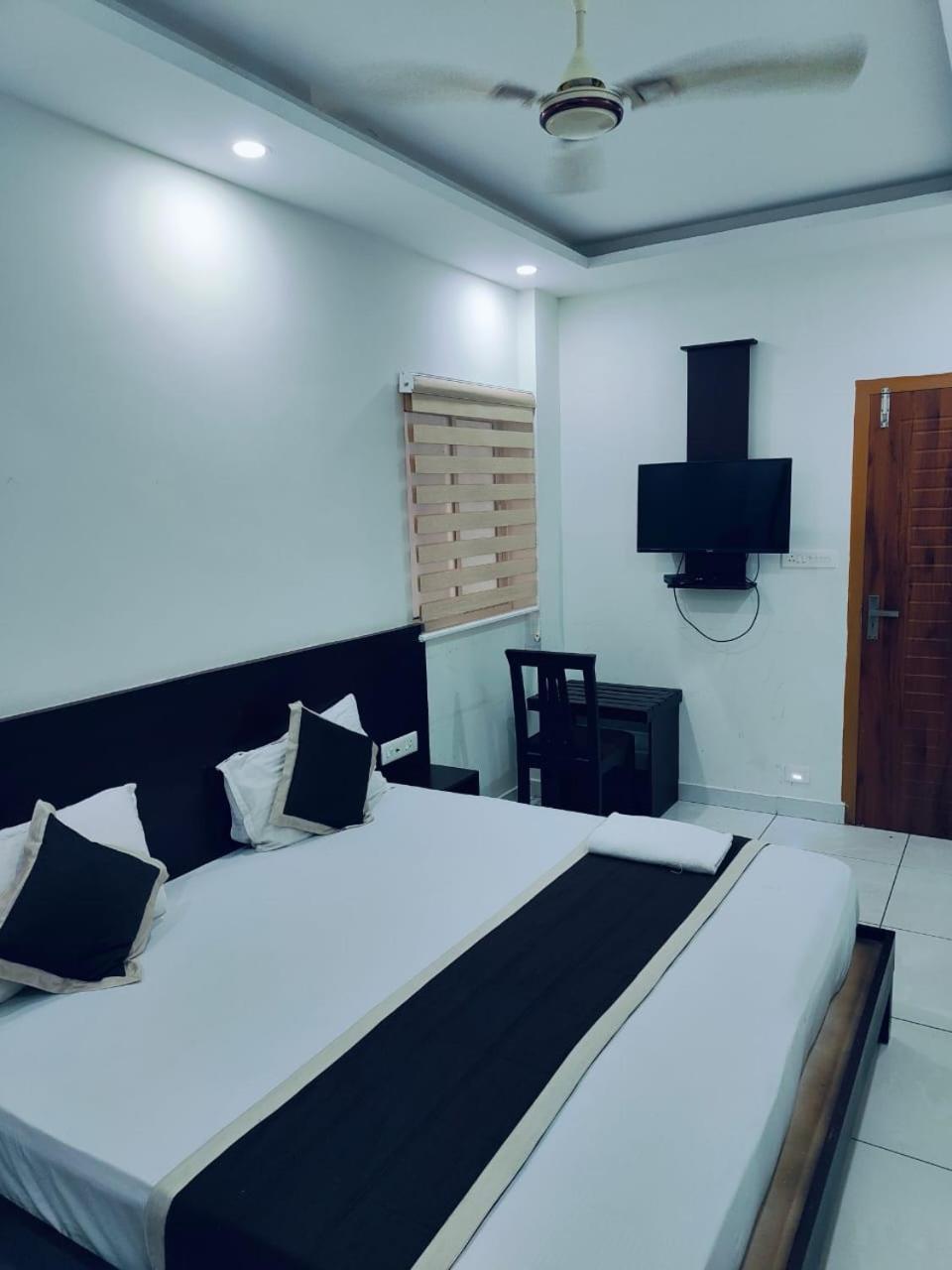Standard Double Room with Fan photo 3