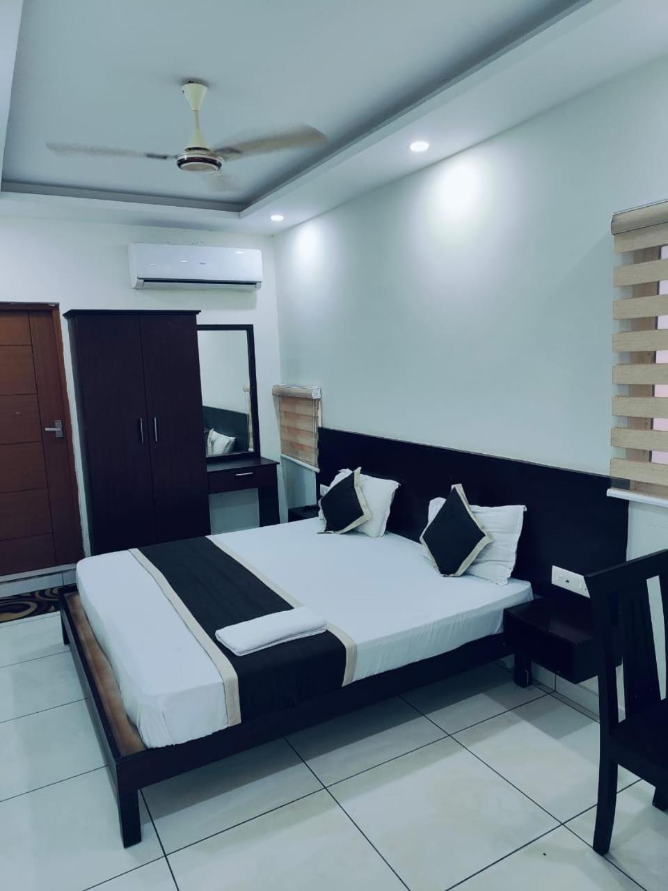 Standard Double Room with Fan photo 1