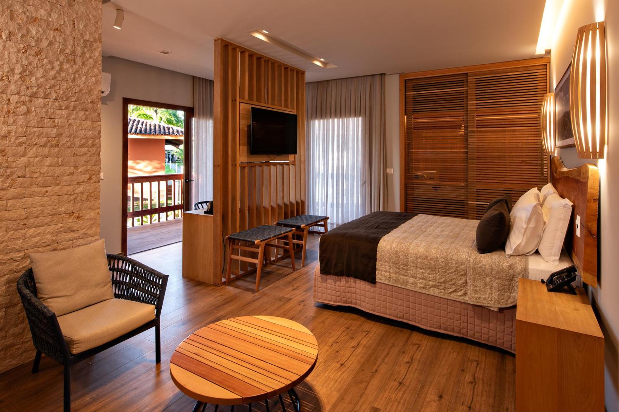 Deluxe Double Room with Balcony photo 3