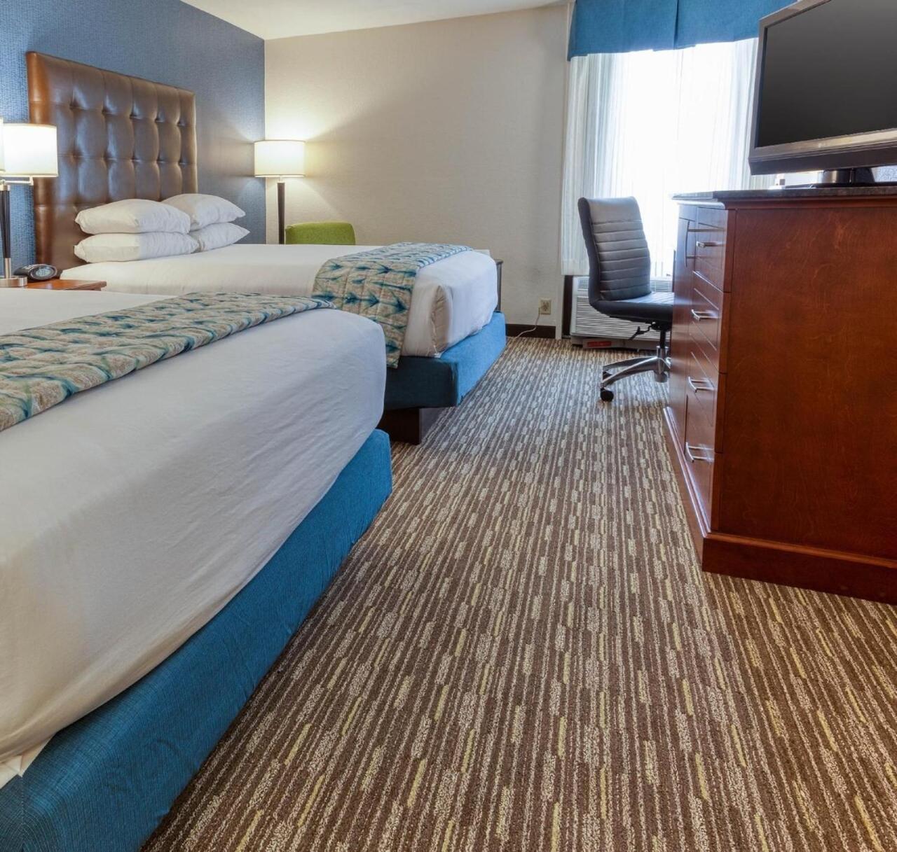 Deluxe Queen Room with Two Queen Beds - Non-Smoking - Photo 1