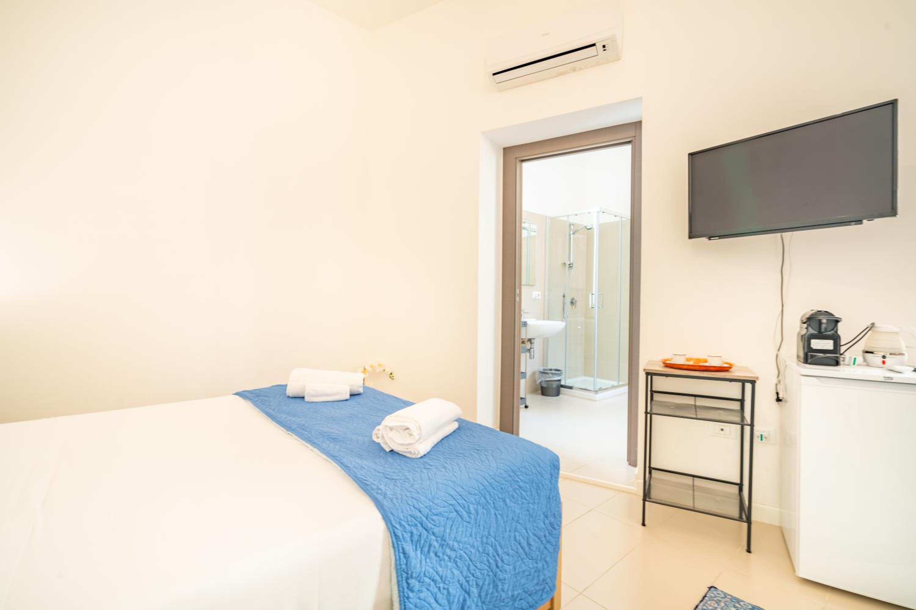 Quadruple Room with Private Bathroom