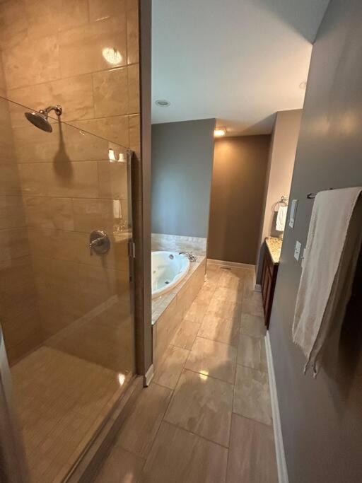Six-Bedroom House photo 2