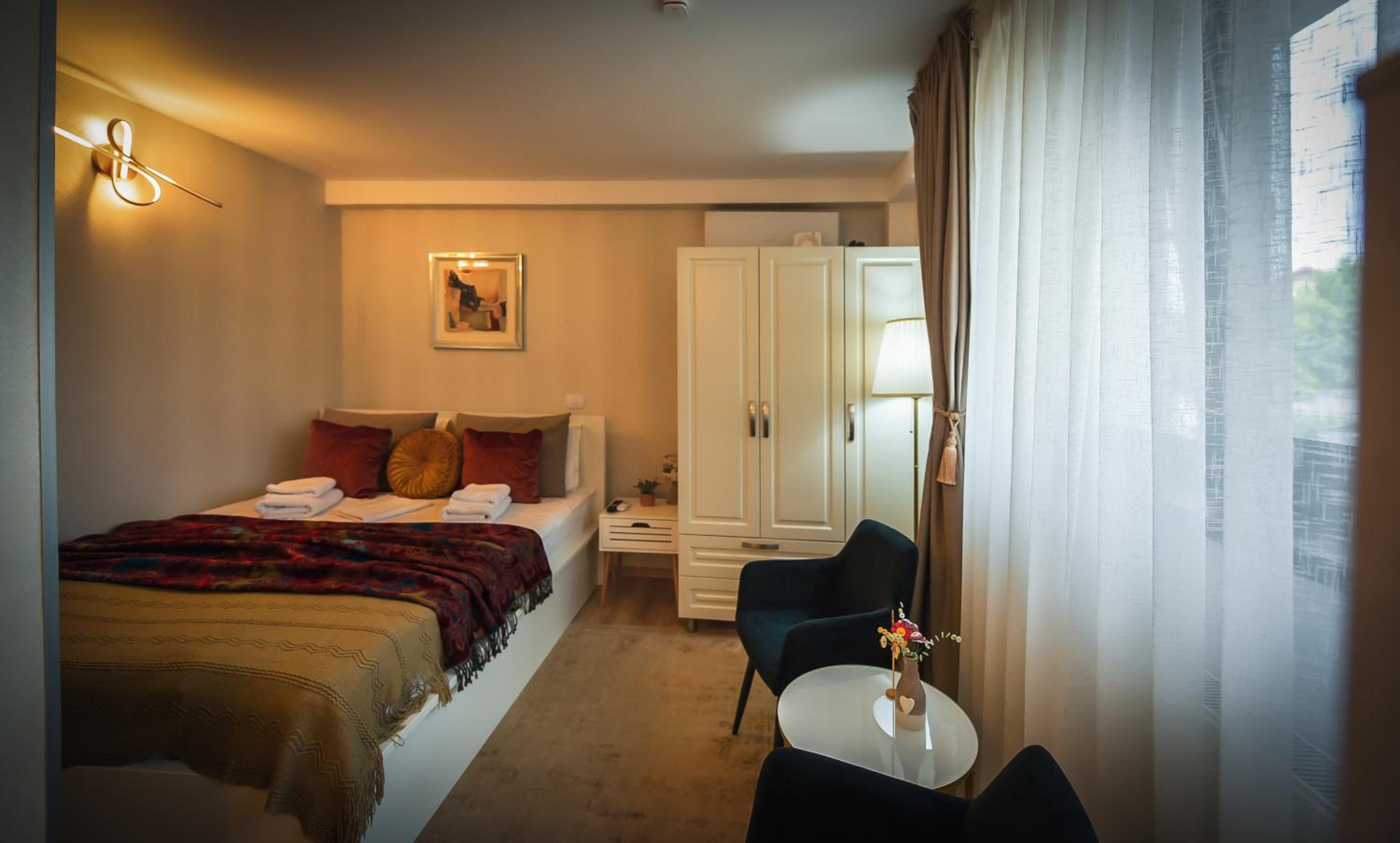 Double Room - Photo 7