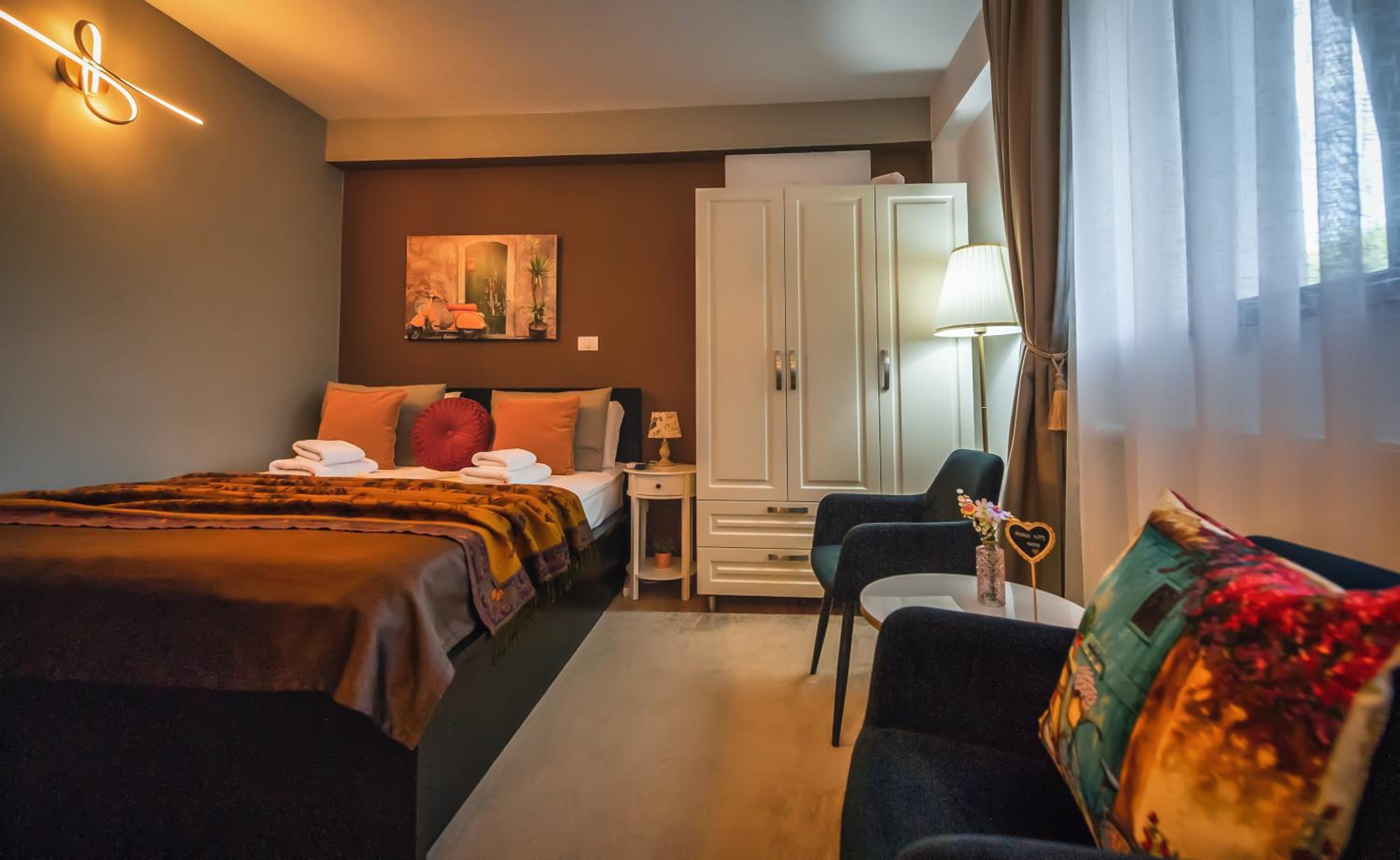 Double Room - Photo 9