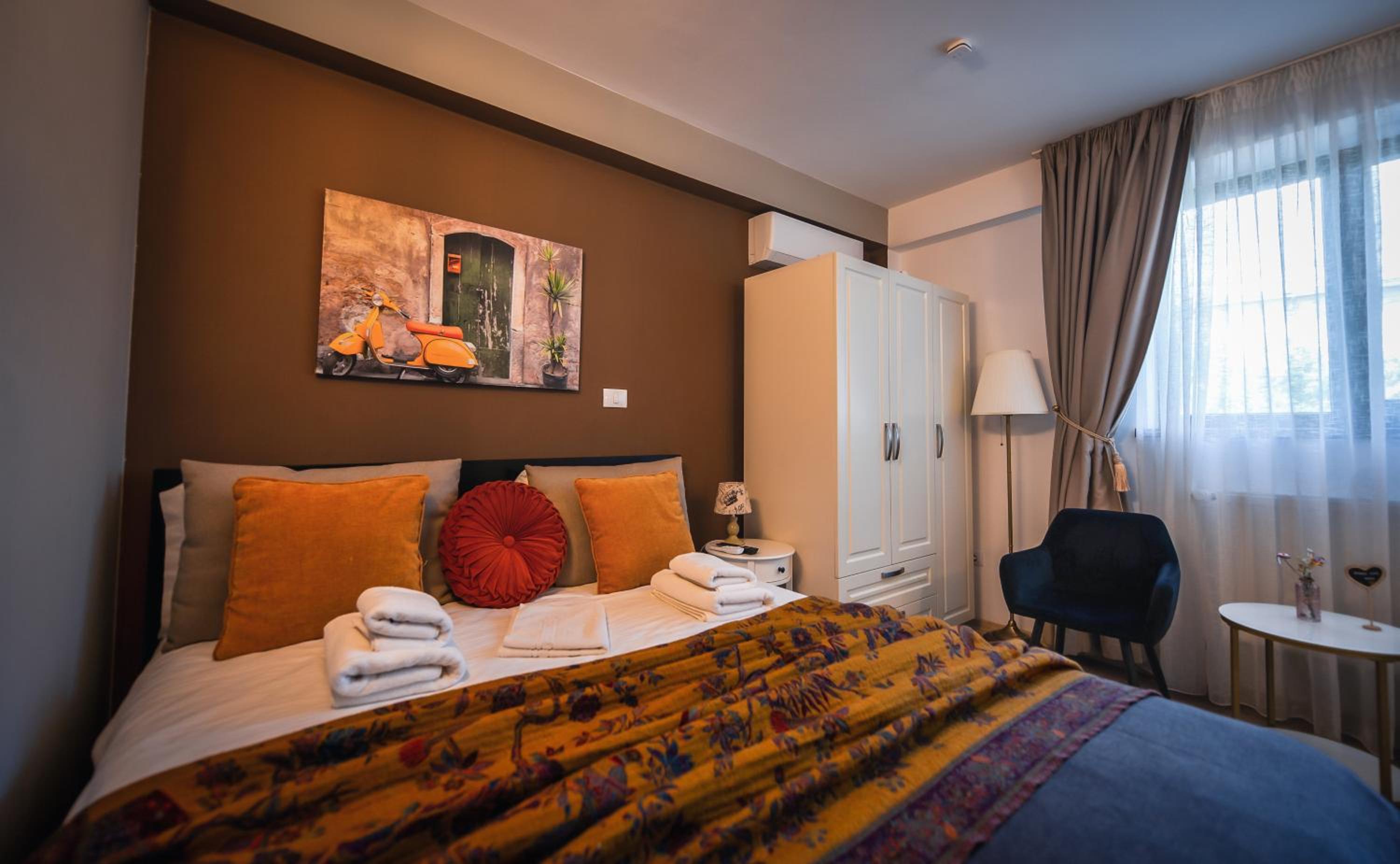 Double Room - Photo 6