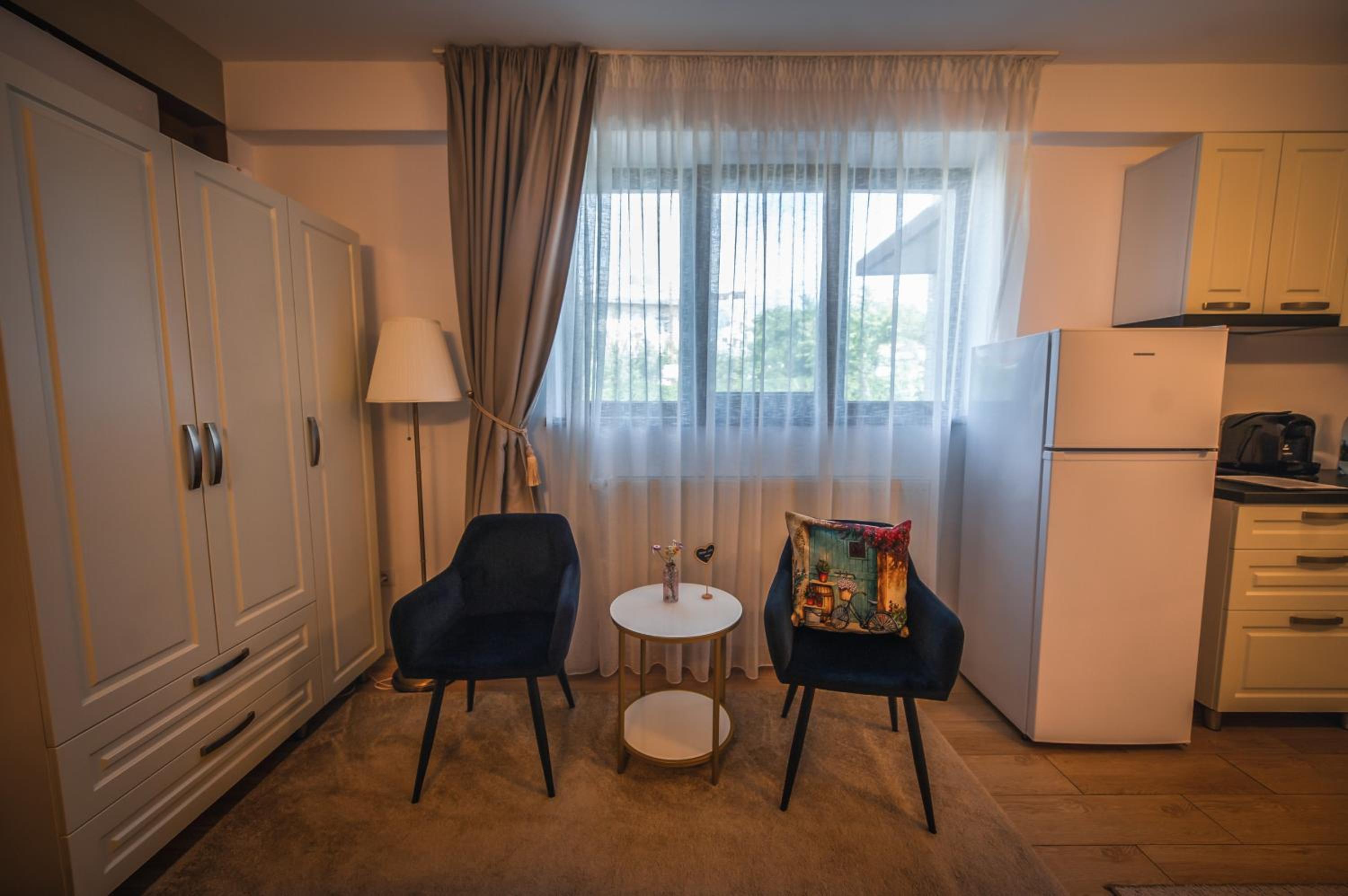Double Room - Photo 18