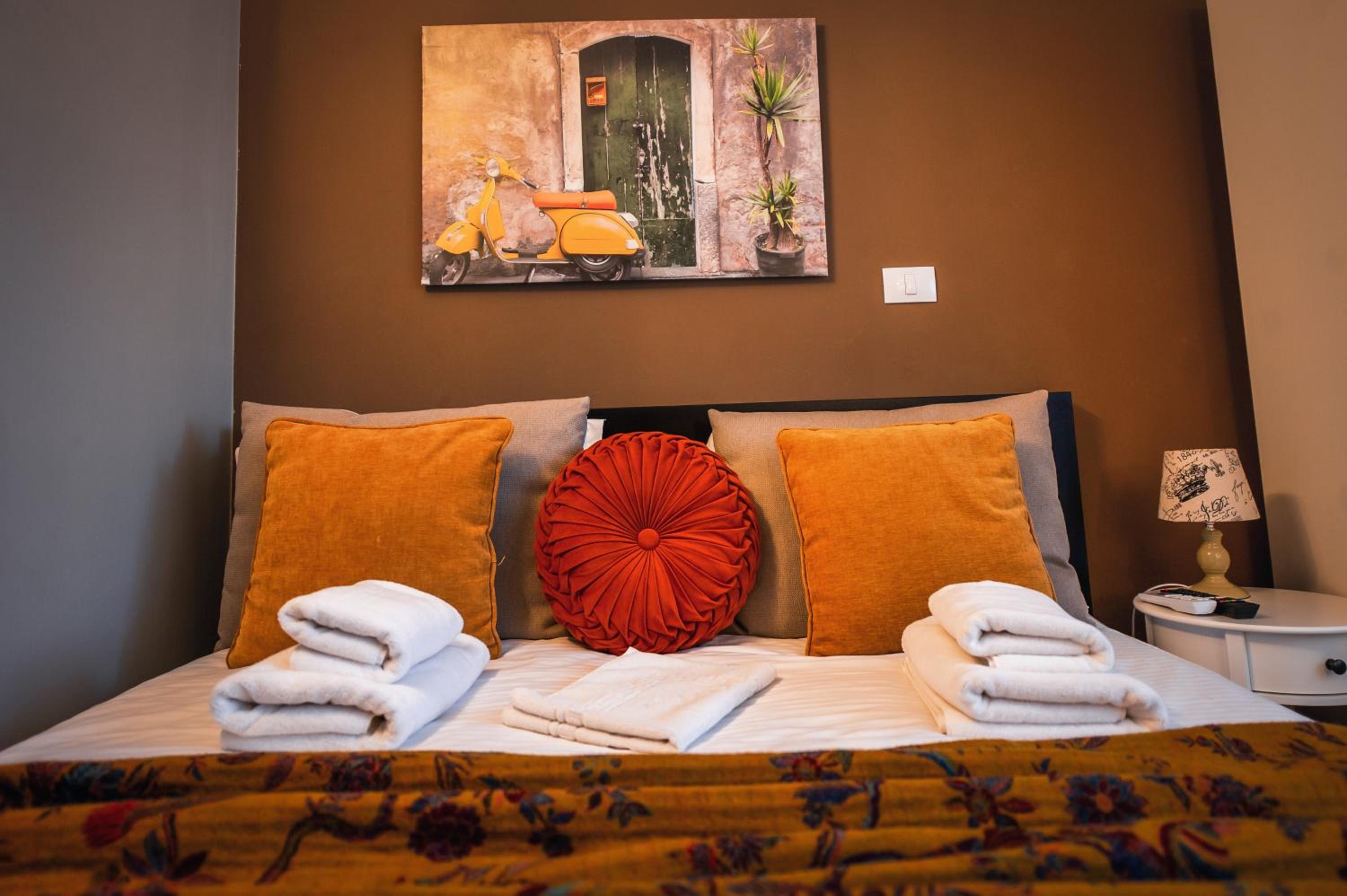 Double Room - Photo 14