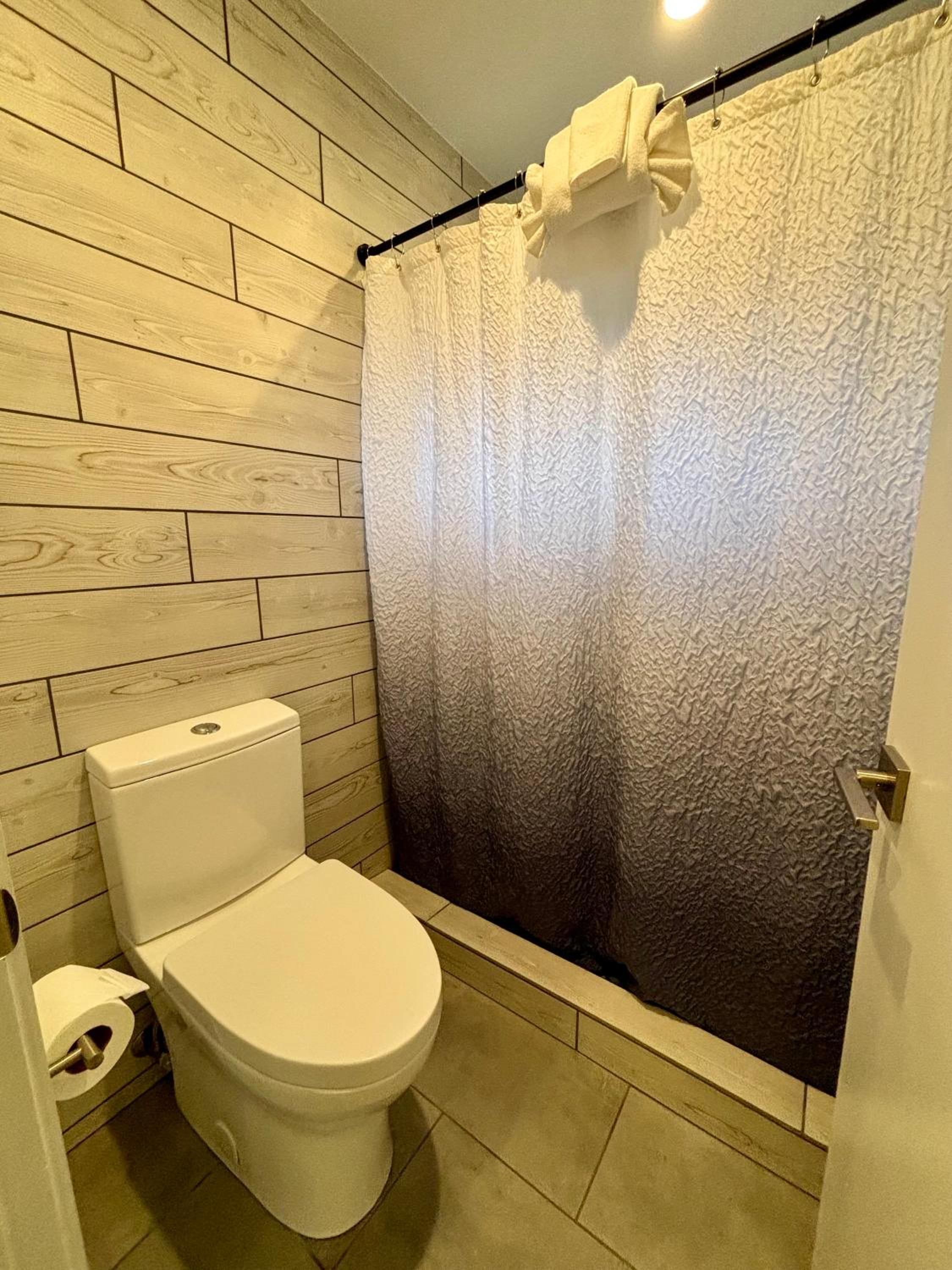 Valley View King Suite - Not Pet Friendly photo 2