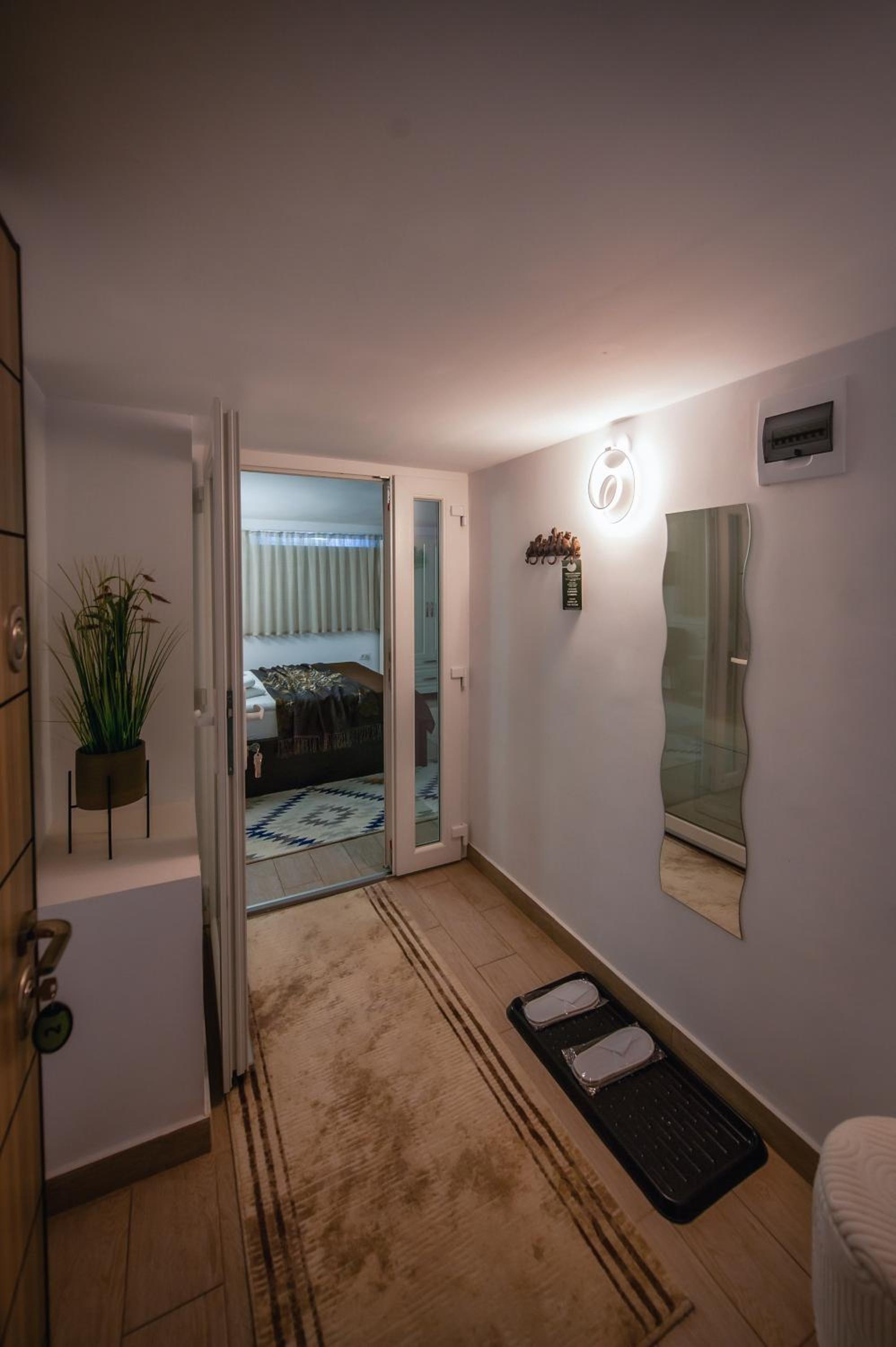 Economy Double Room at Demibasement - Photo 5