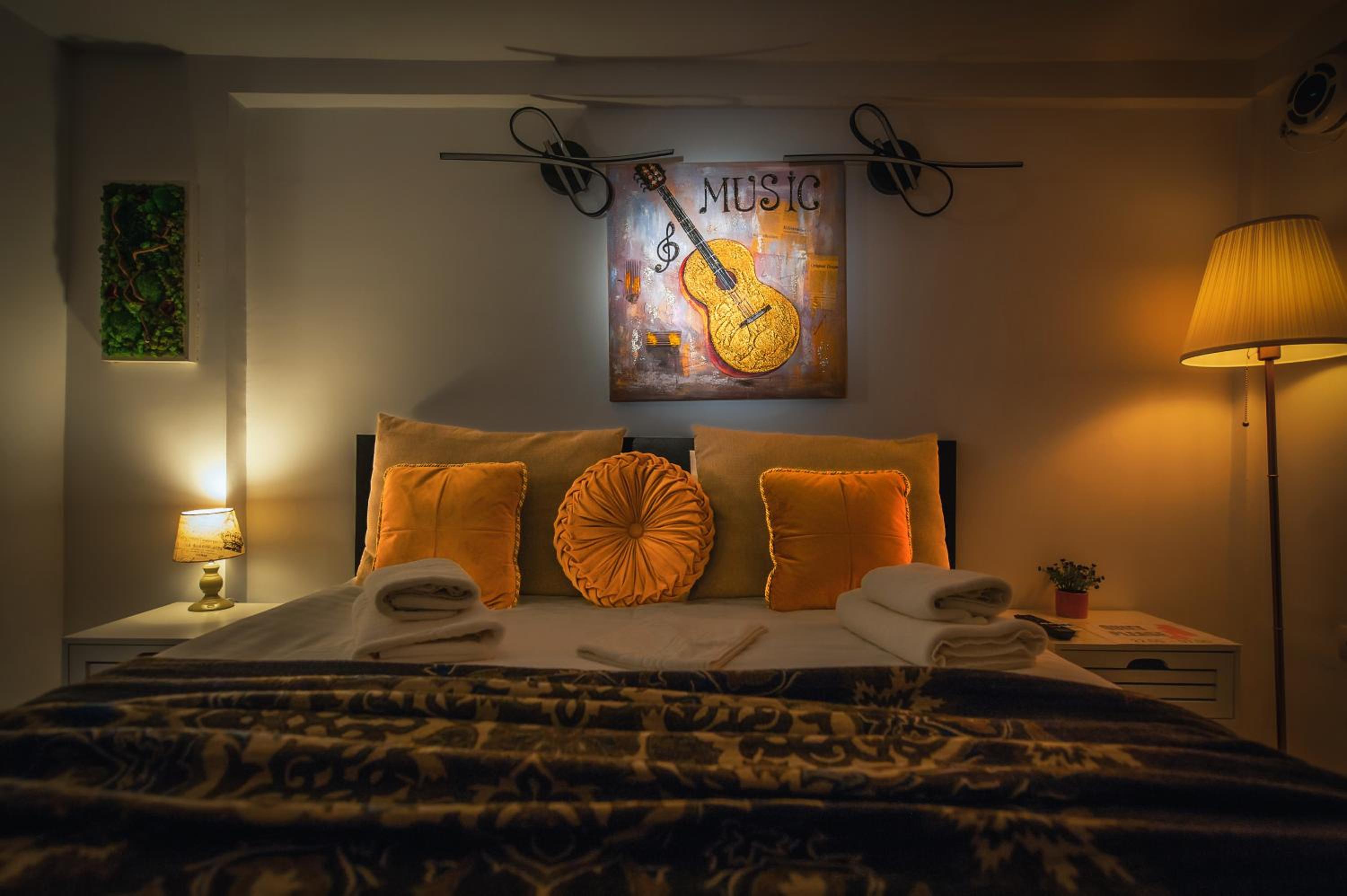 Economy Double Room at Demibasement - Photo 2