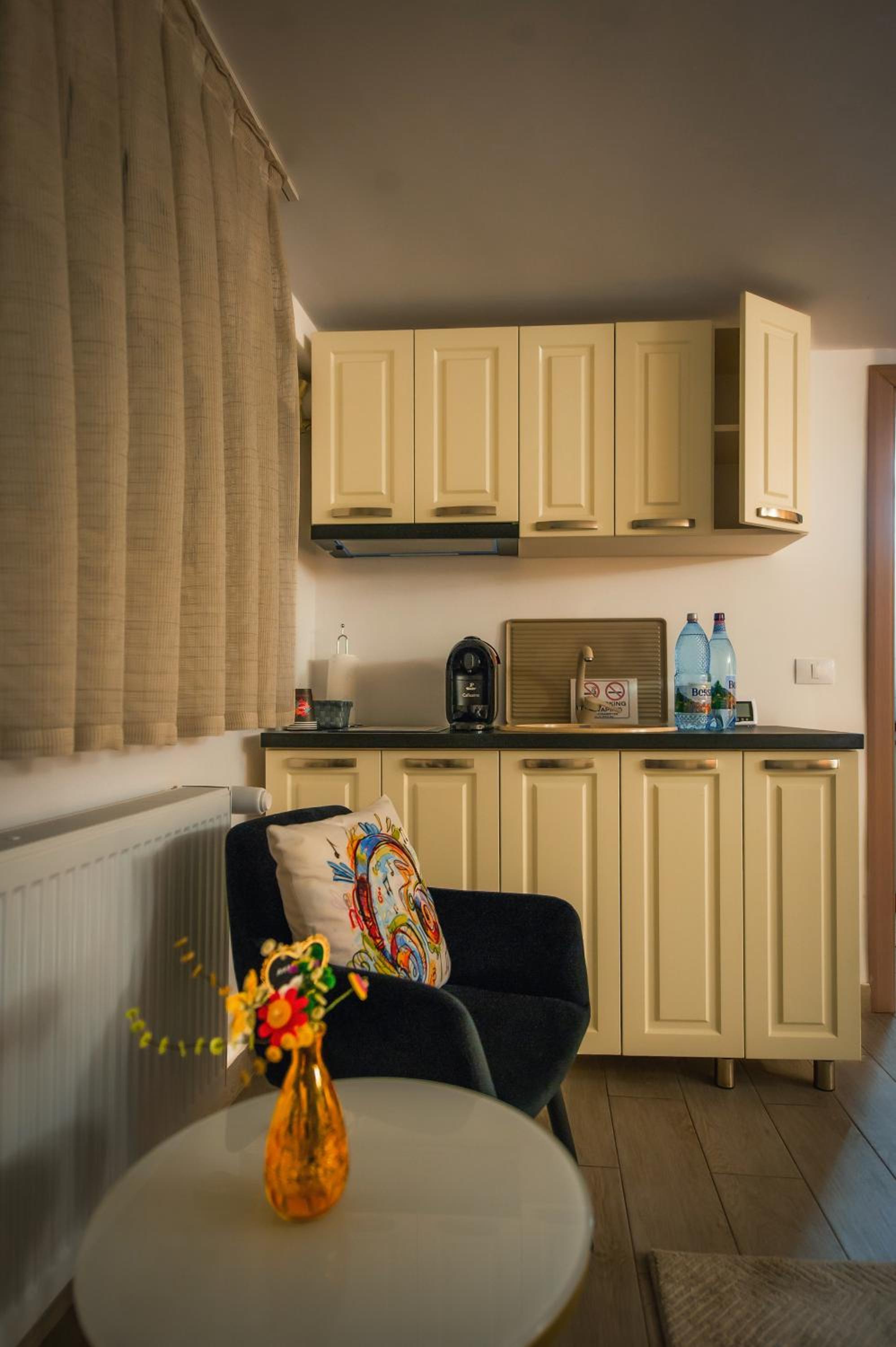 Economy Double Room at Demibasement - Photo 3