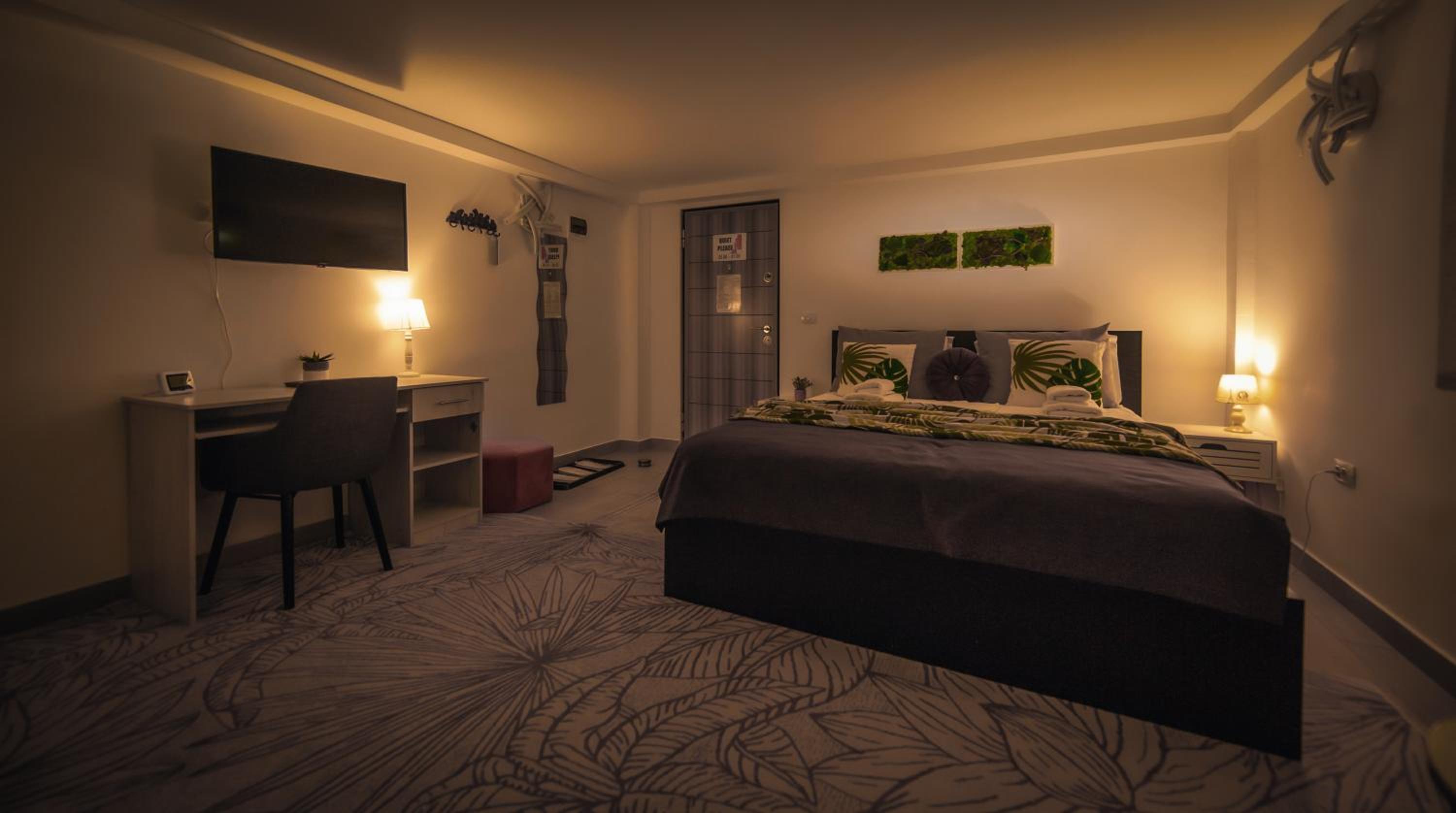 One-Bedroom Apartment at Demibasement - Photo 1