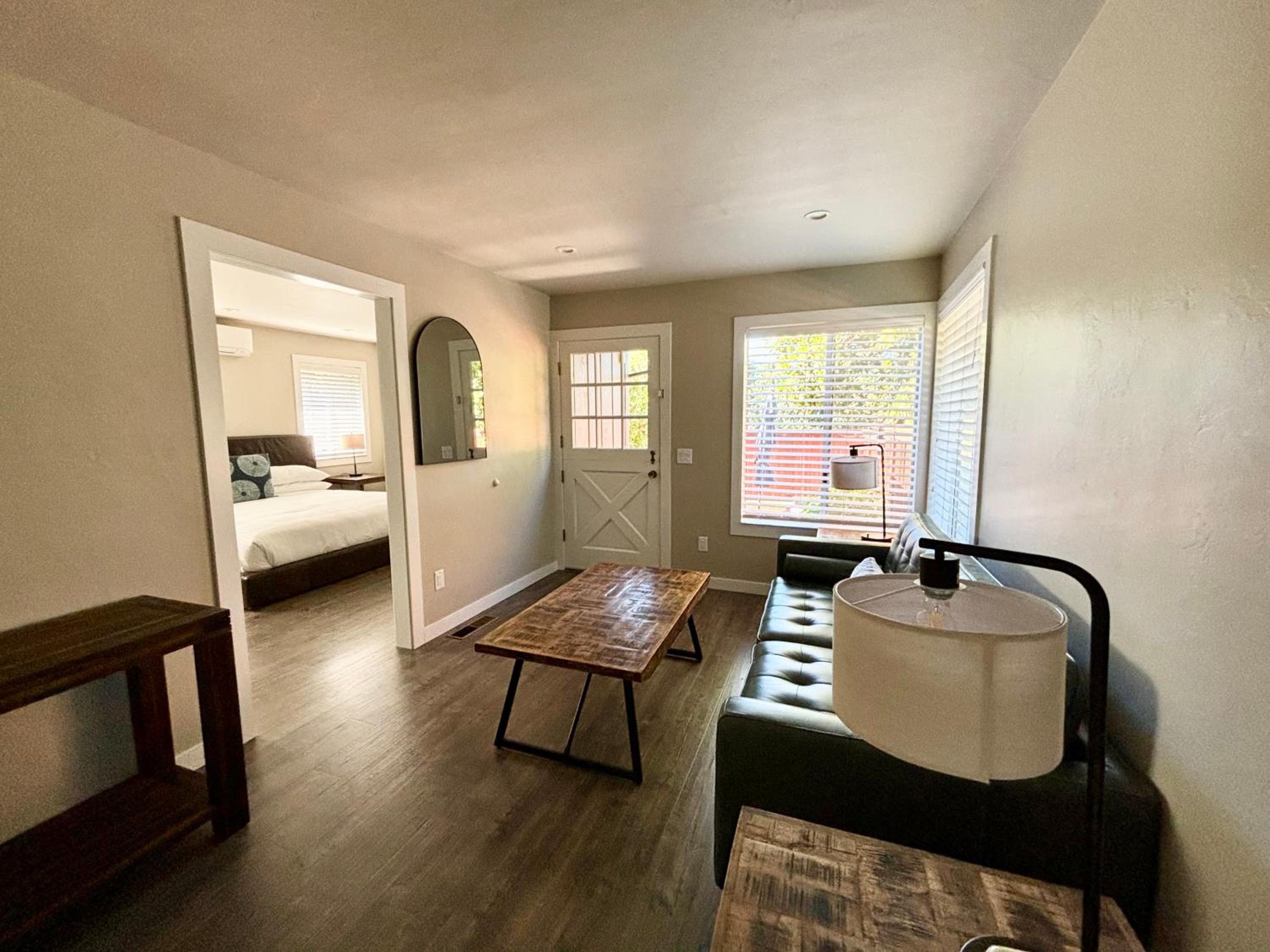Valley View King Suite - Not Pet Friendly
