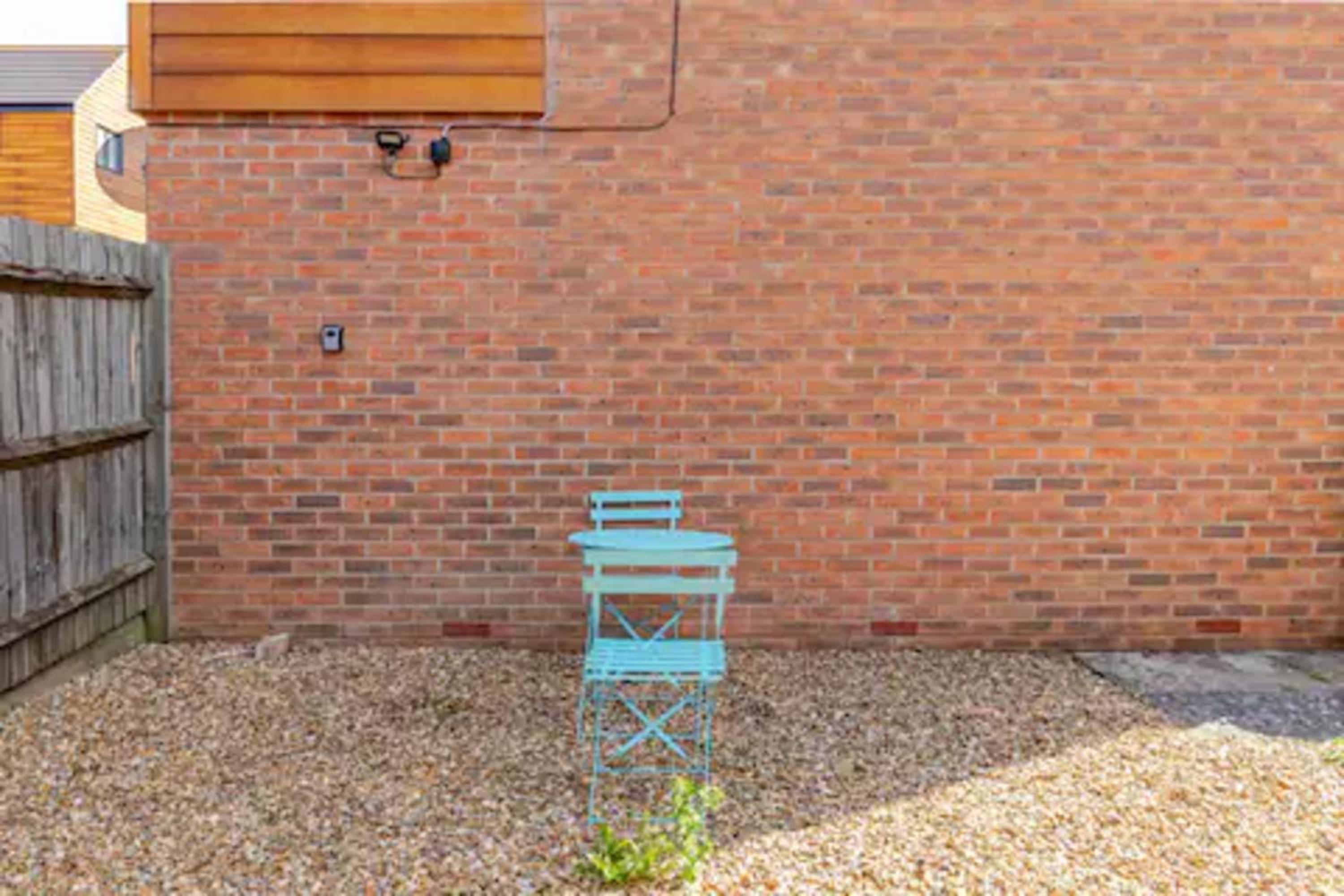 One-Bedroom Apartment with Garden photo 3