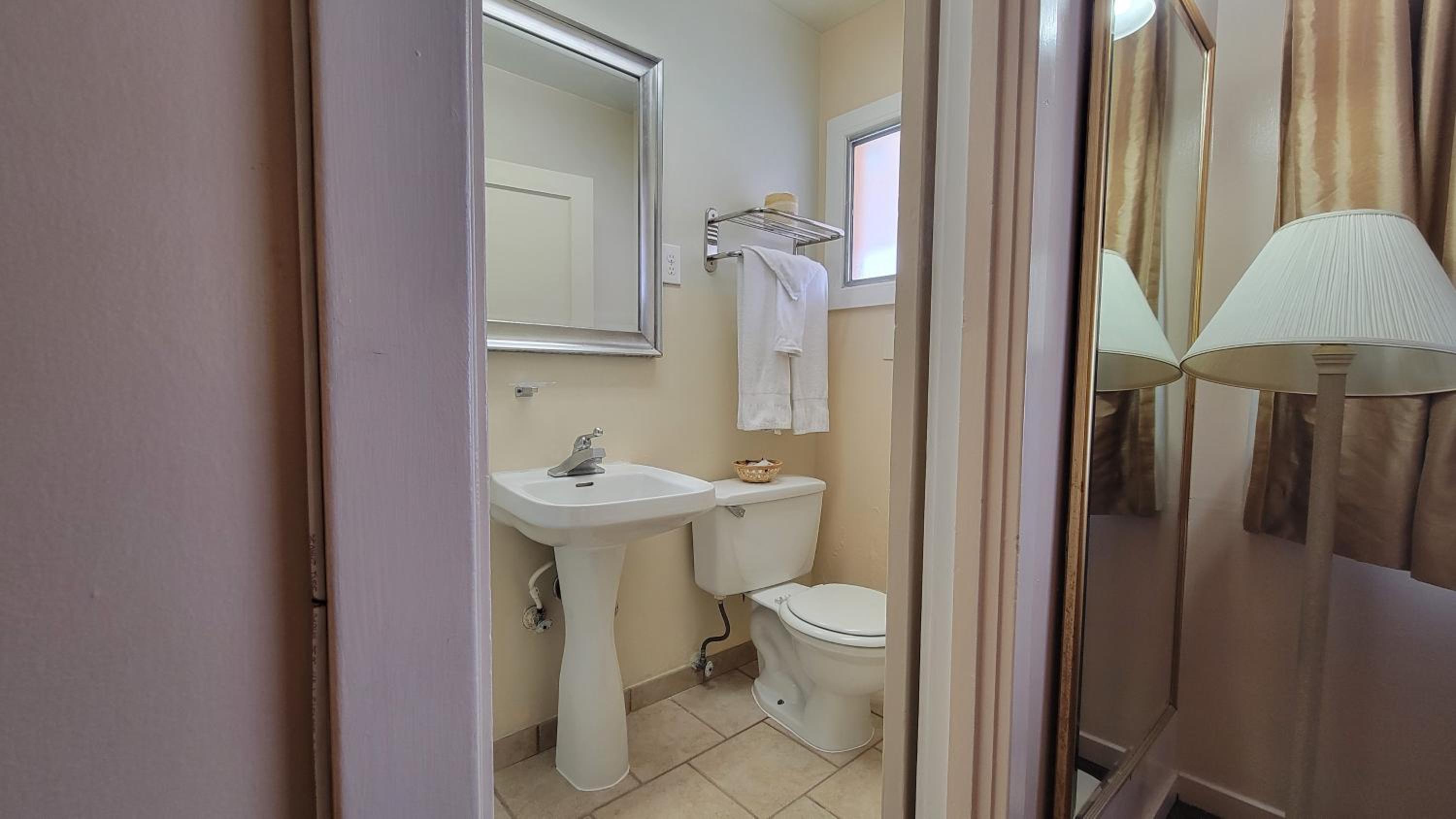 Queen Room - Photo 5
