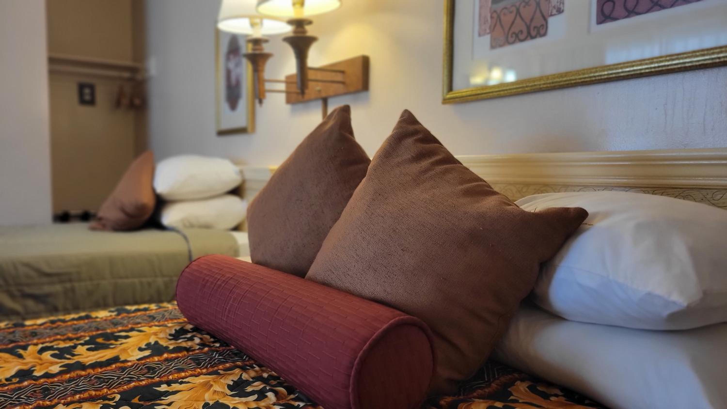 One Double Bed and One Twin Bed Room - Photo 3
