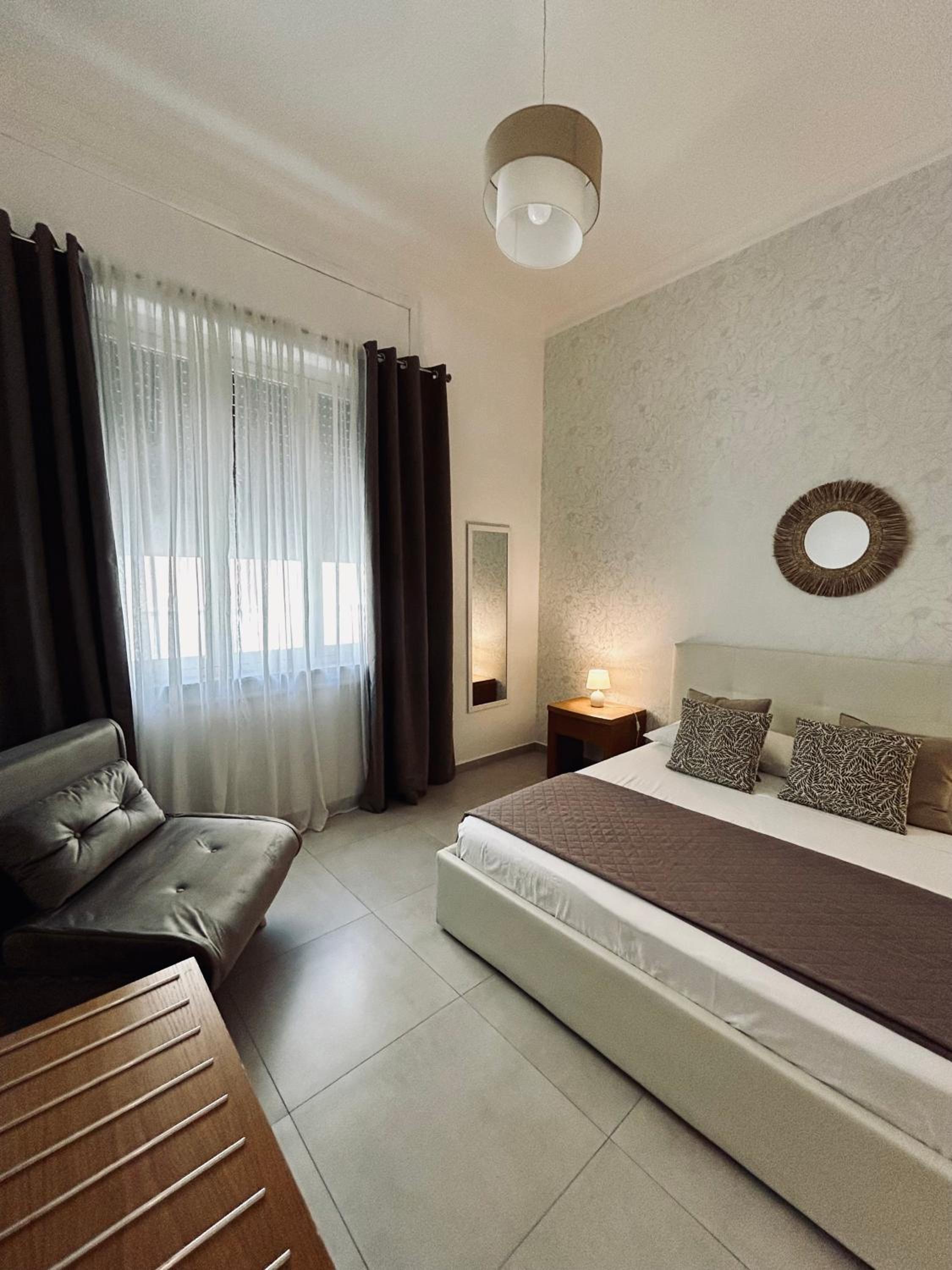 Double Room with Private Bathroom - Photo 7