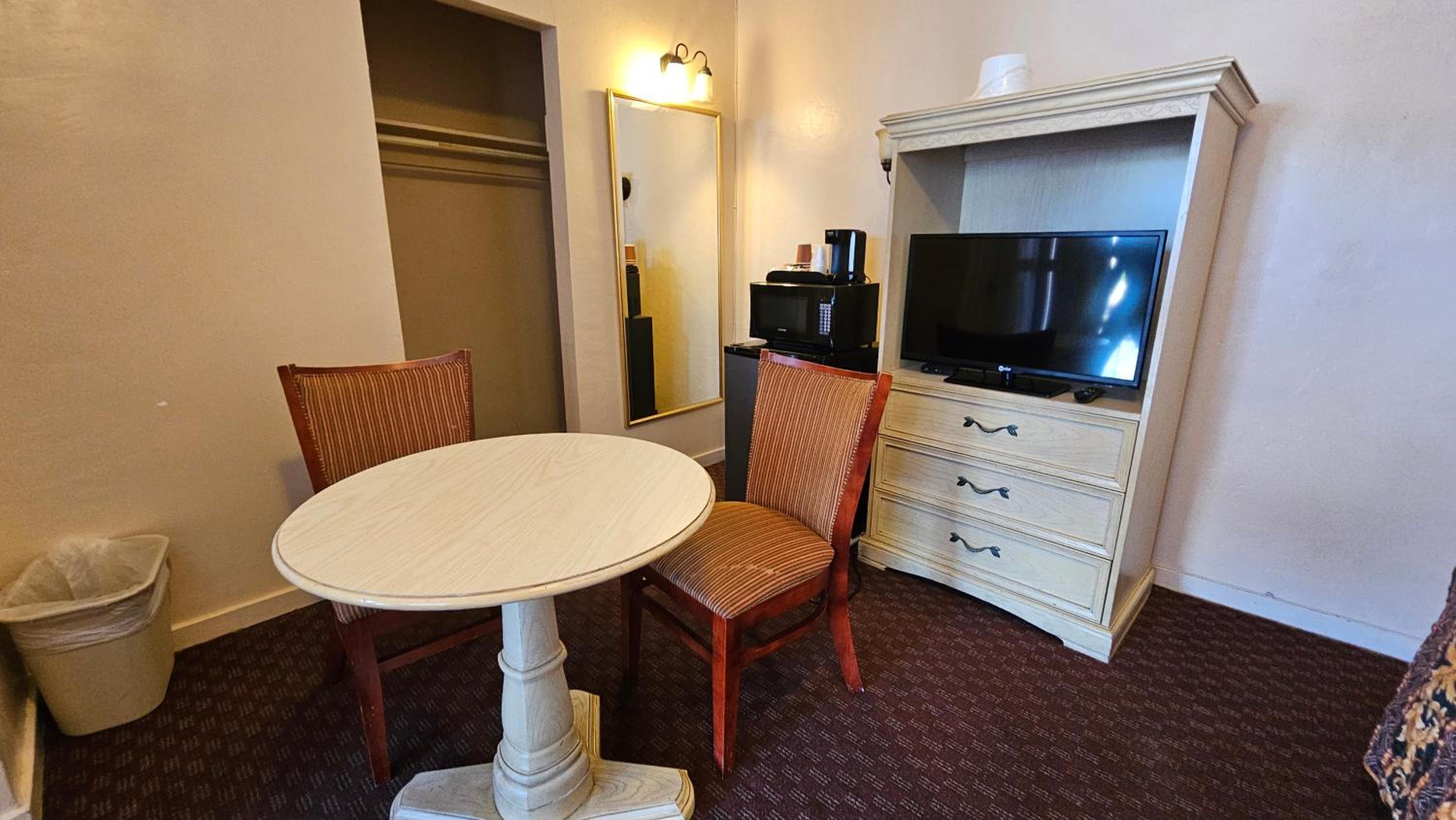 Room with Two Double Beds - Photo 4