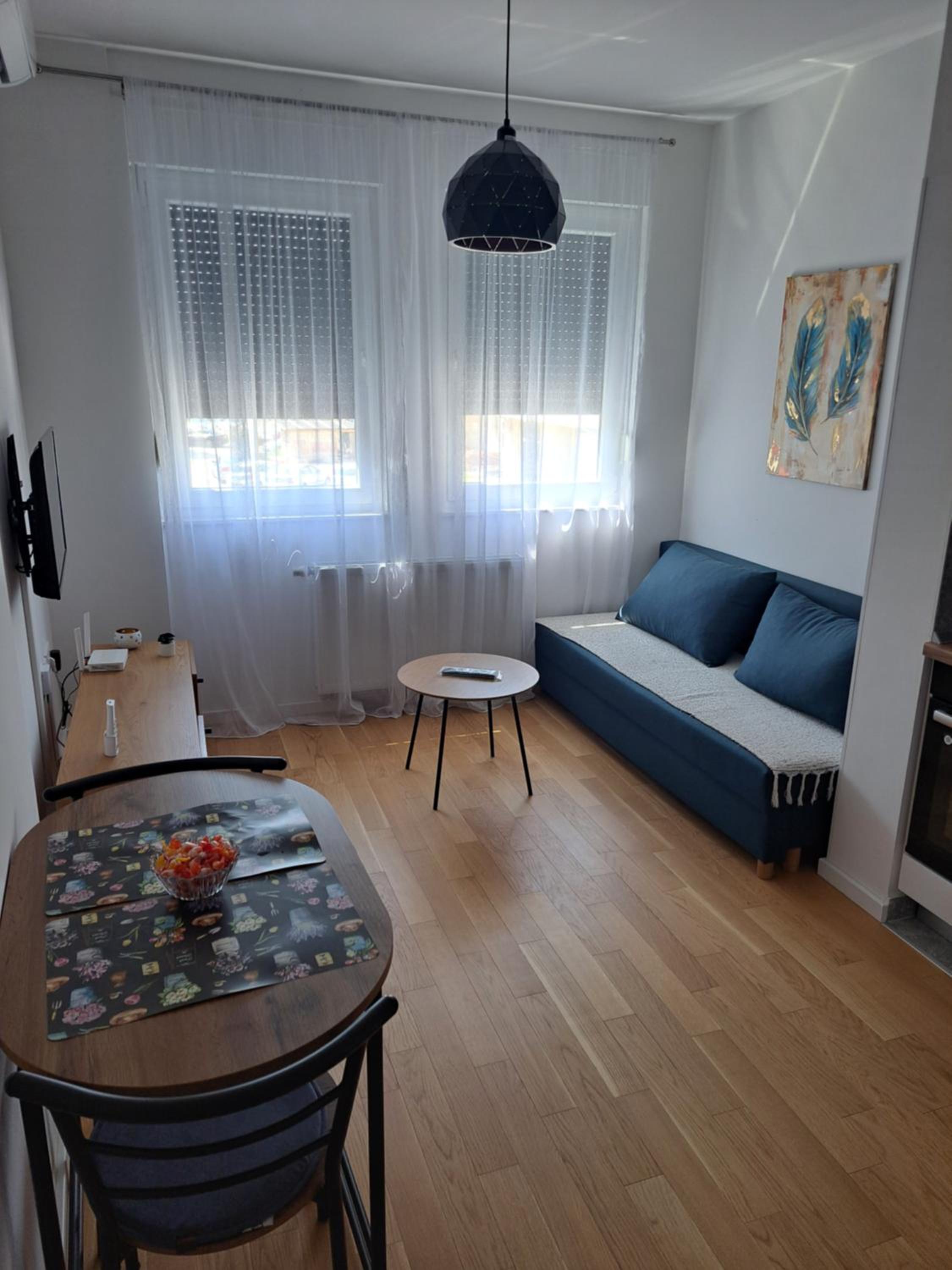 One-Bedroom Apartment photo 1