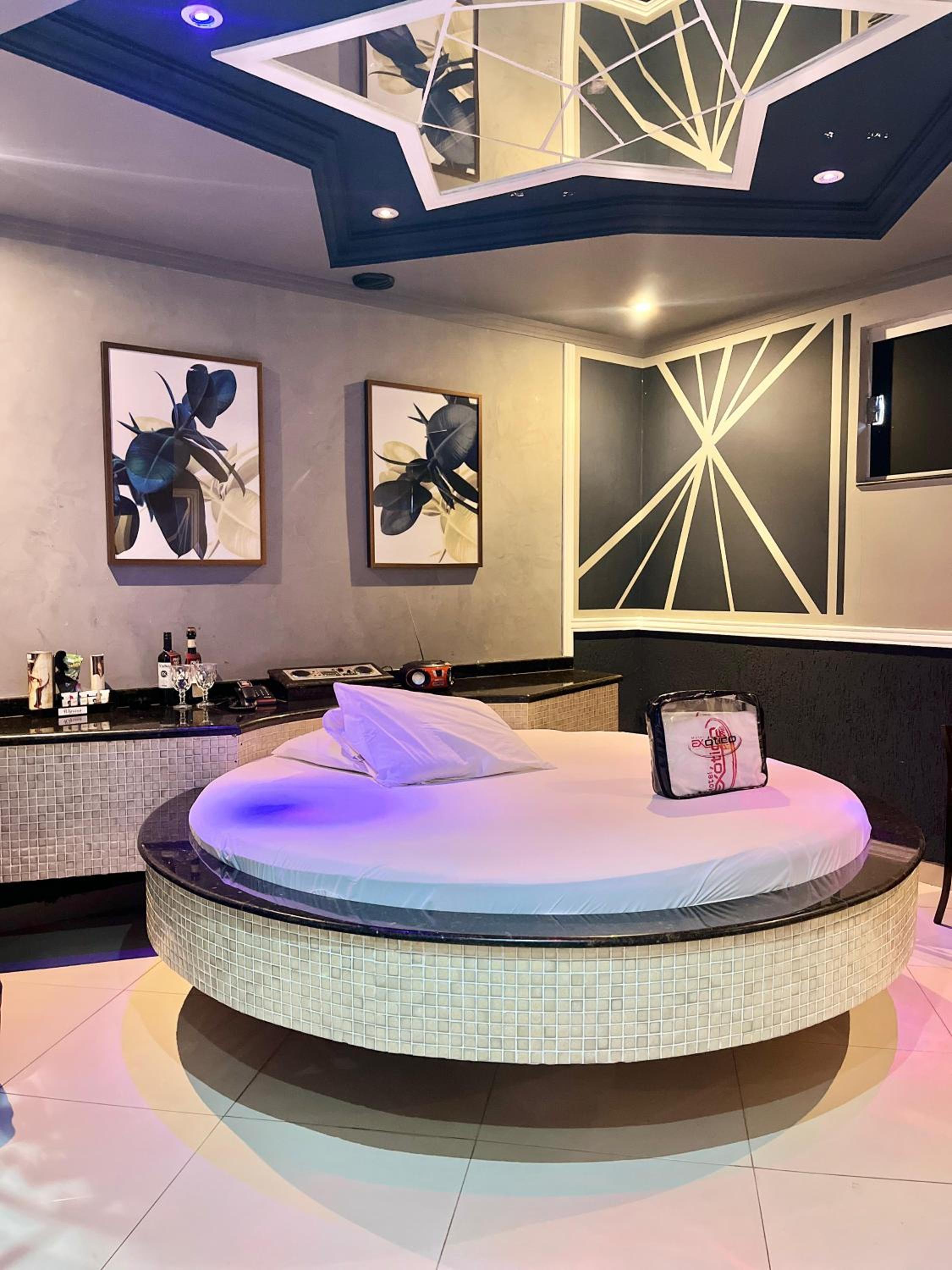 Suite with Hot Tub
