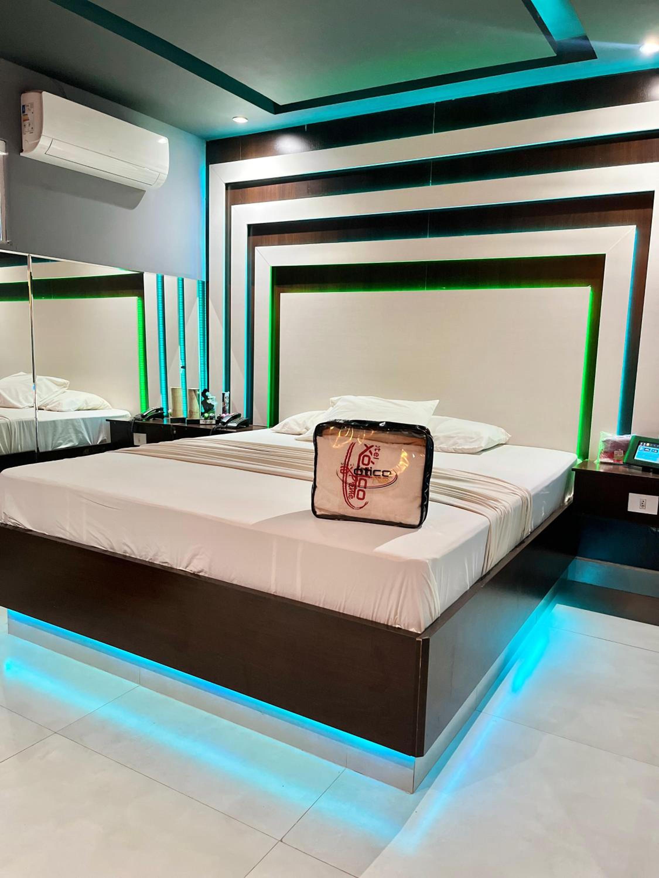 Deluxe Suite with Spa Bath