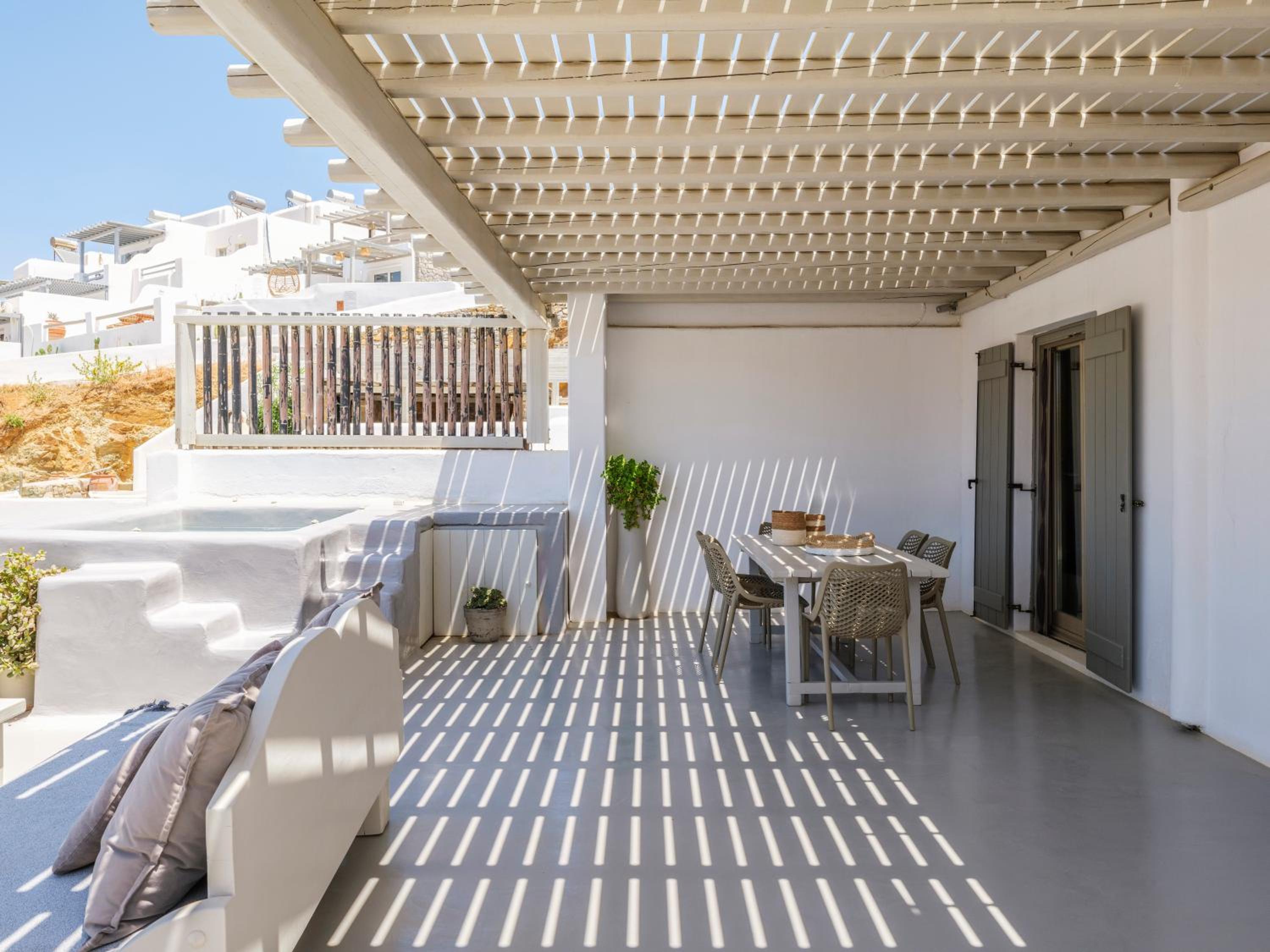 Two-Bedroom Apartment with Balcony and Sea View photo 2