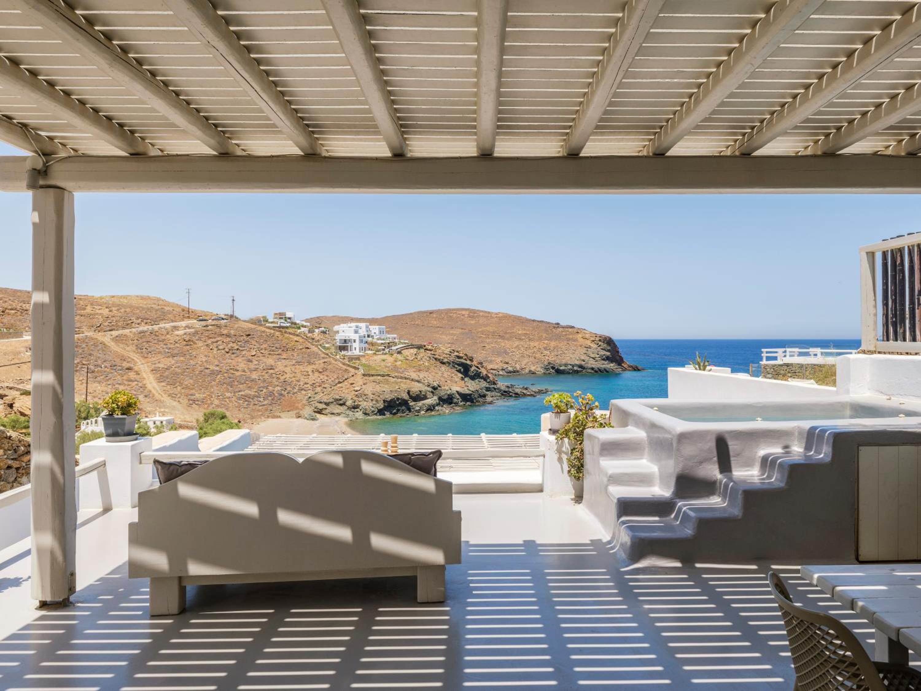 Two-Bedroom Apartment with Balcony and Sea View photo 3