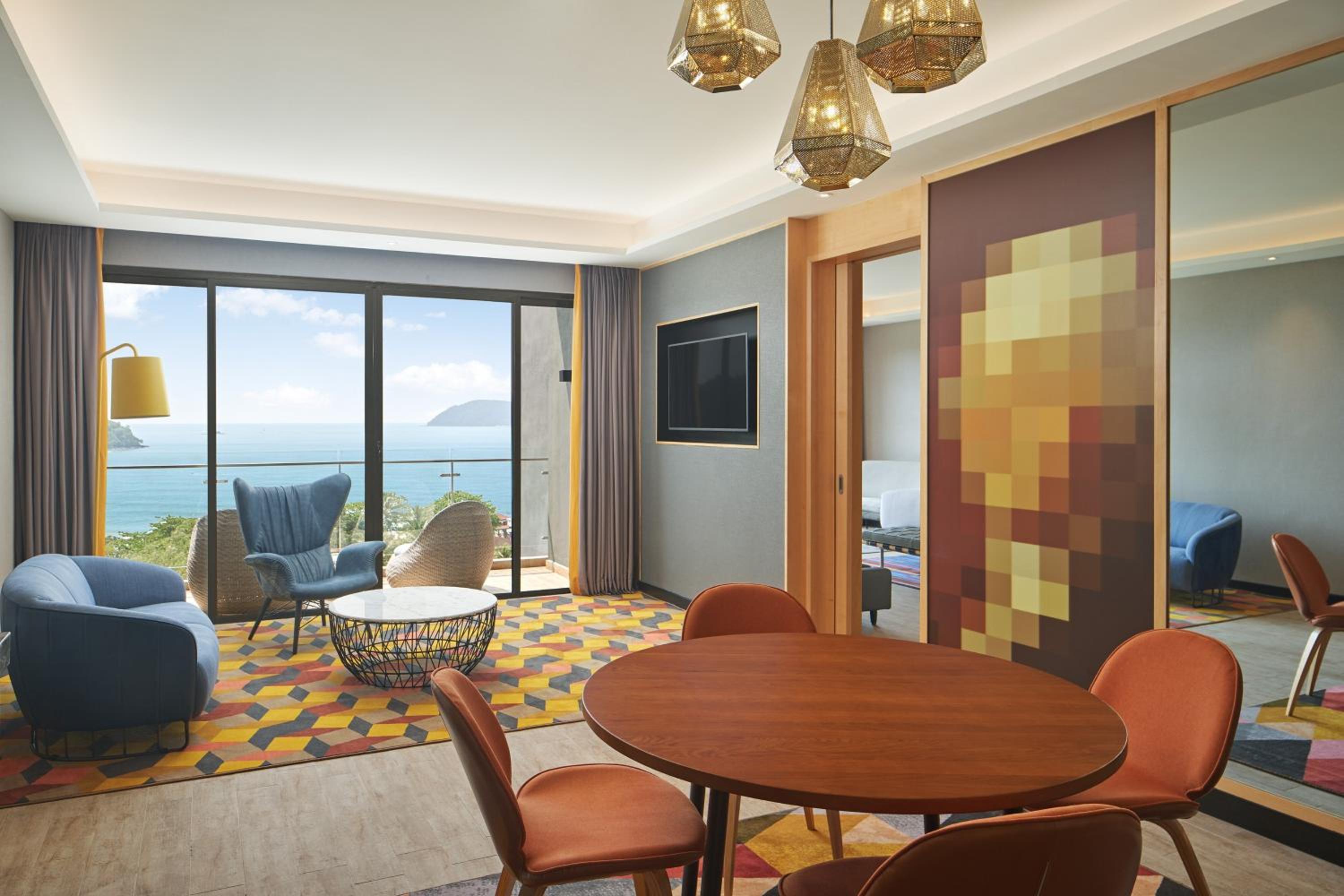 	 Sea View, Balcony, 1 Bedroom Suite, 1 King - Photo 4