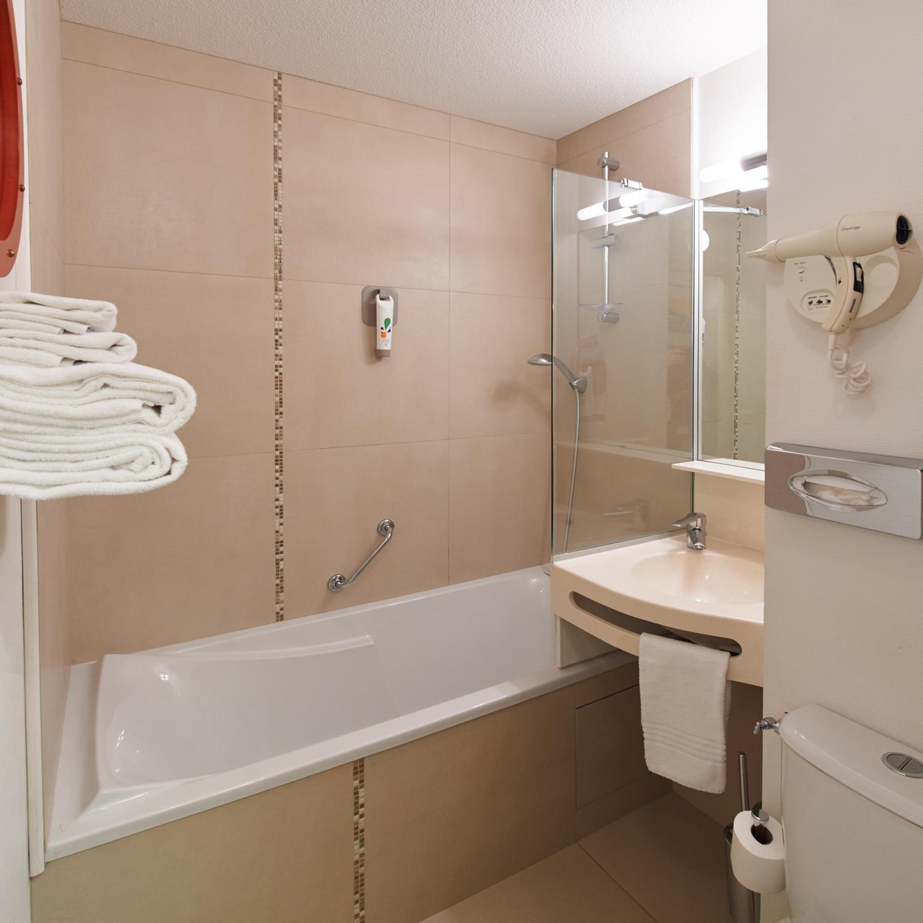 Standard Twin Room - Photo 6
