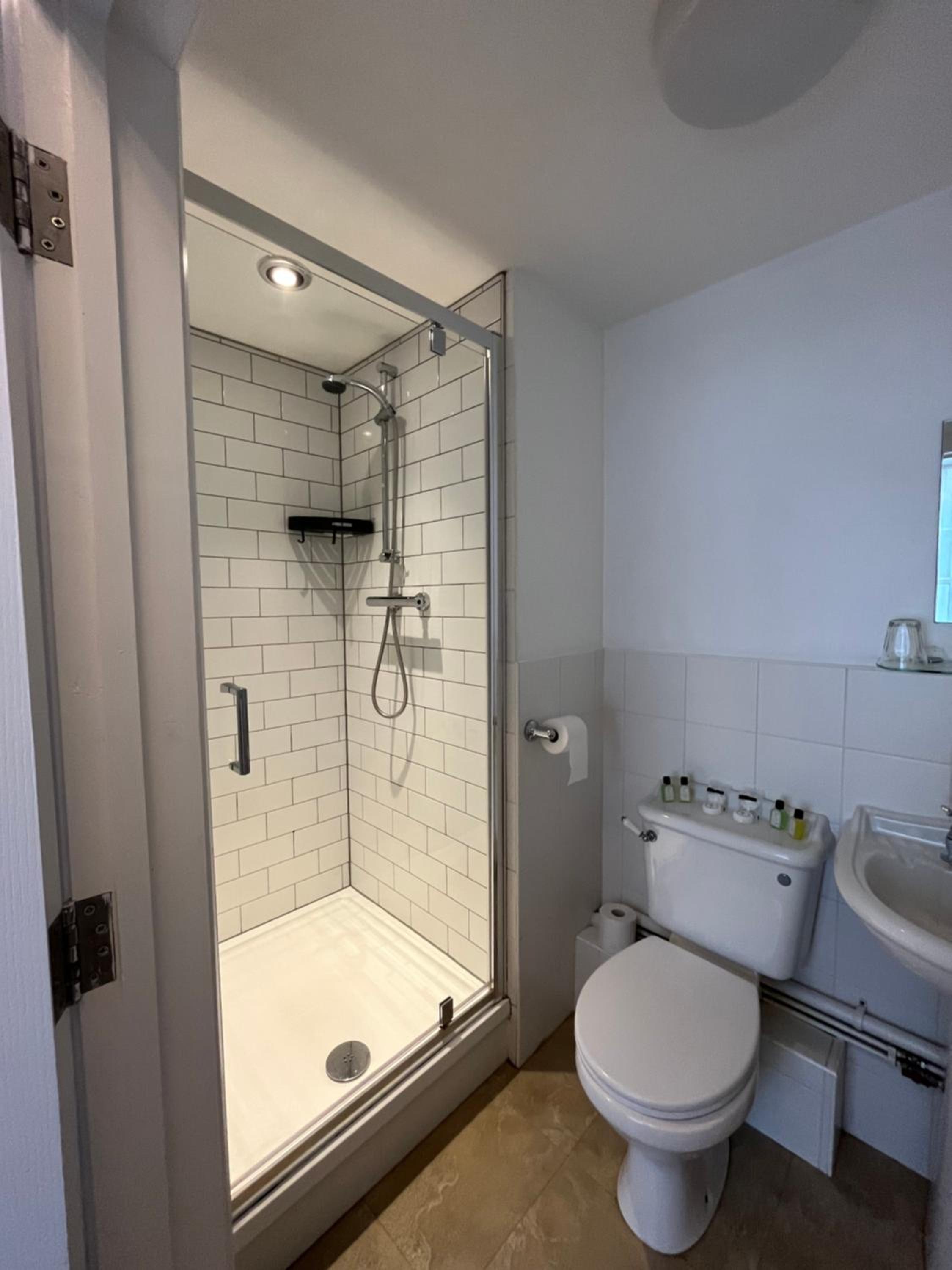 Double Room - Photo 8