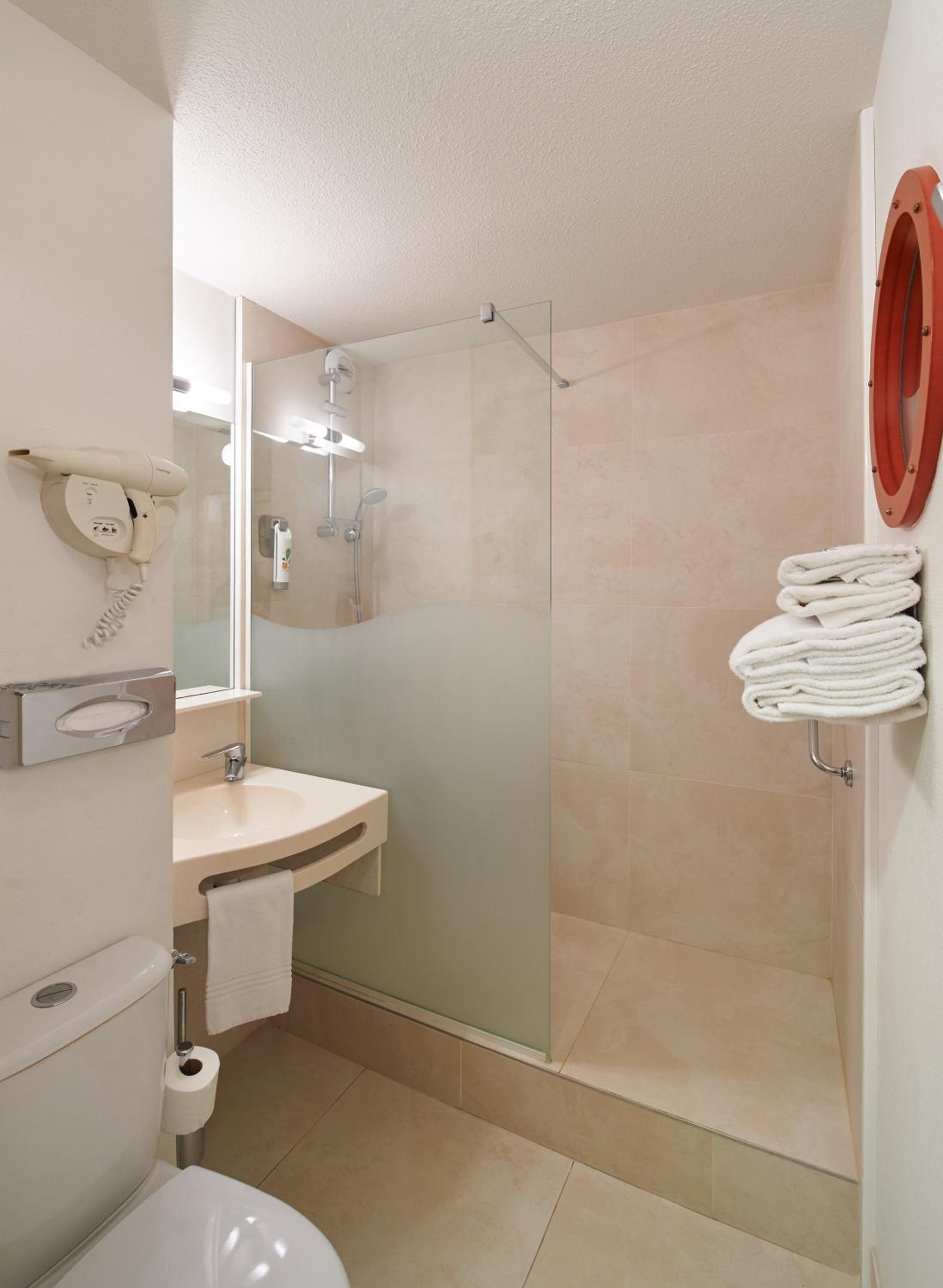 Standard Twin Room - Photo 5