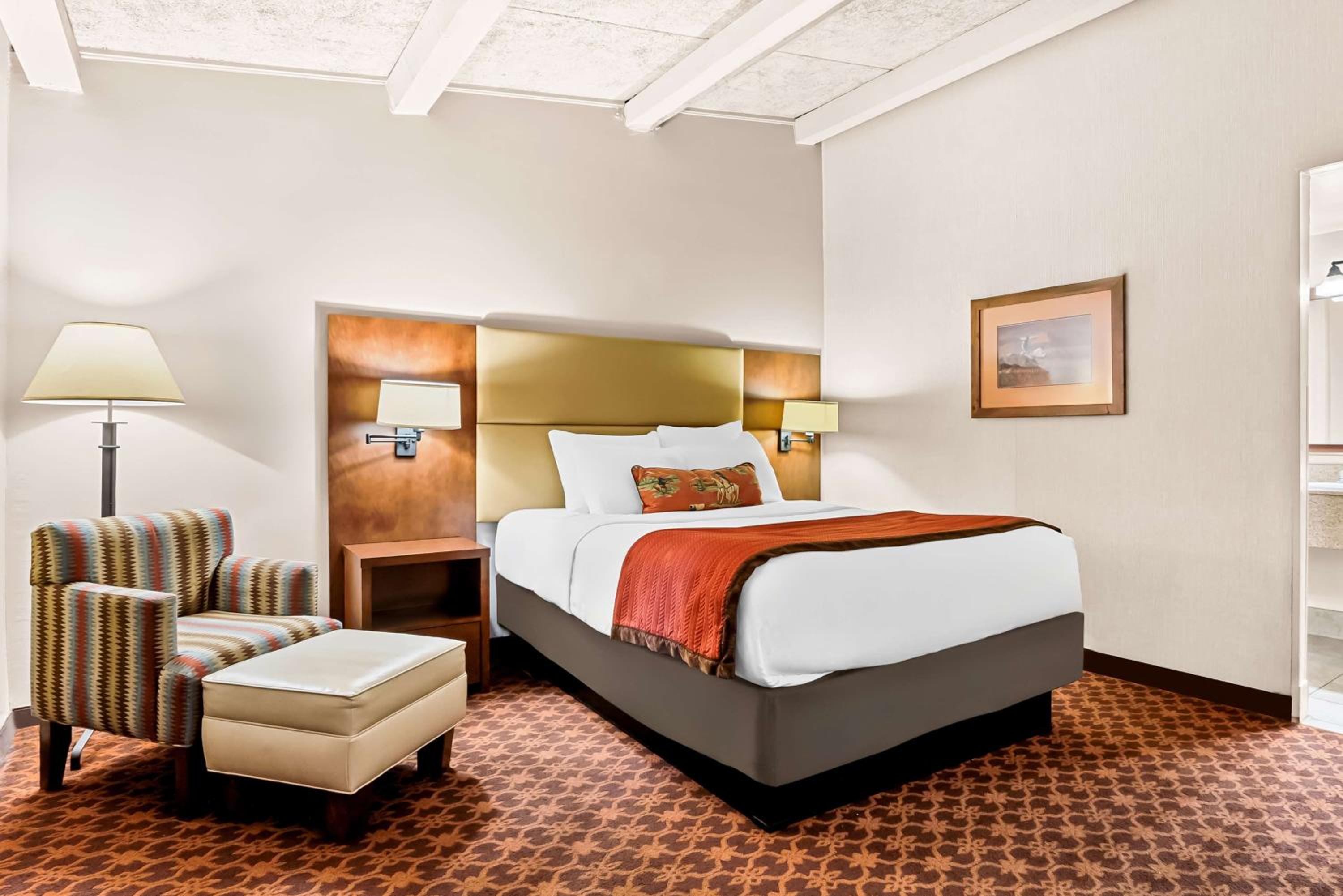 Queen Room with Bathtub - Interior Entrance - Disability Access/Non-Smoking - Photo 1