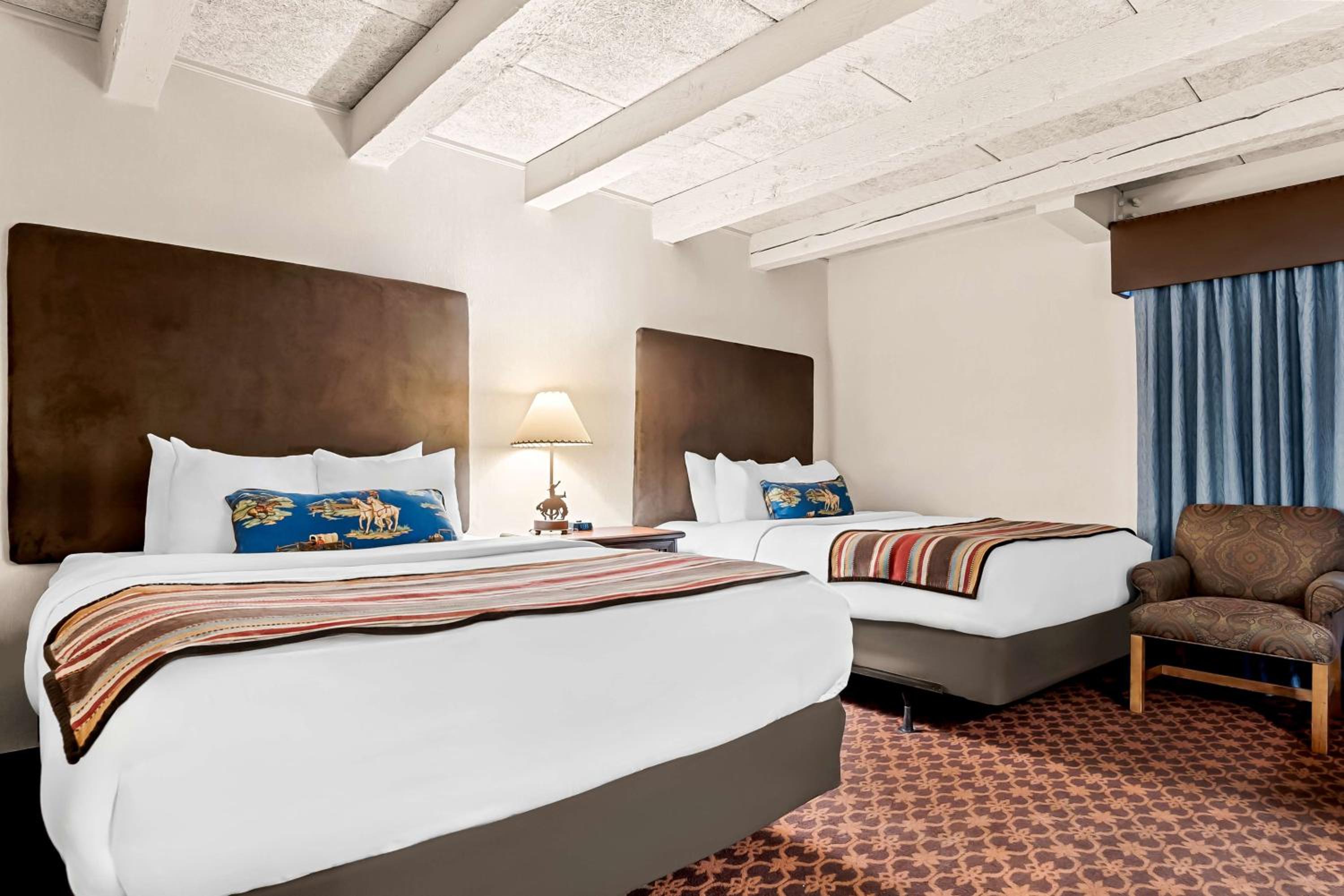 Queen Room with Two Queen Beds and Roll-In Shower - Disability Access - Photo 3