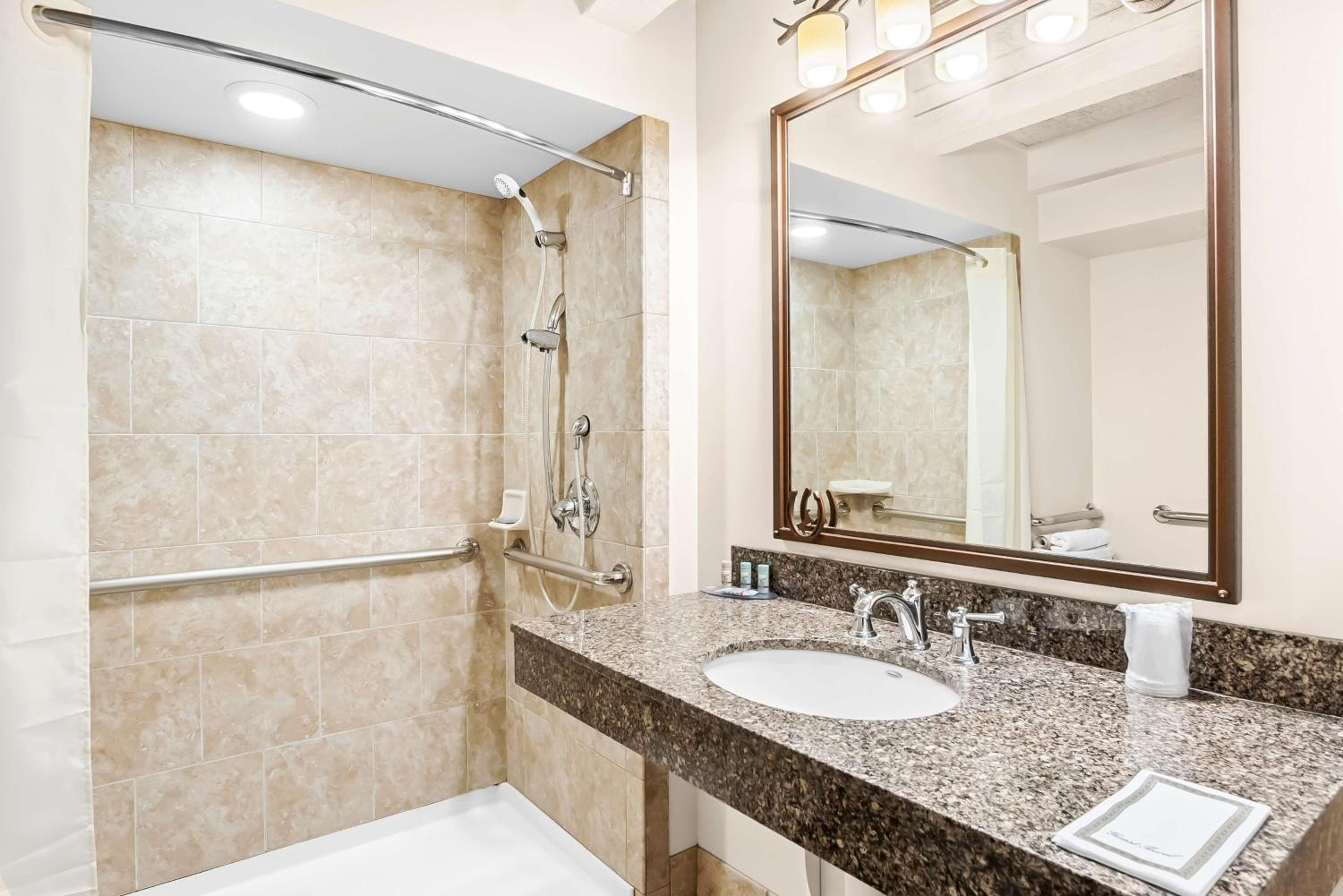 Queen Room with Two Queen Beds and Roll-In Shower - Disability Access - Photo 2