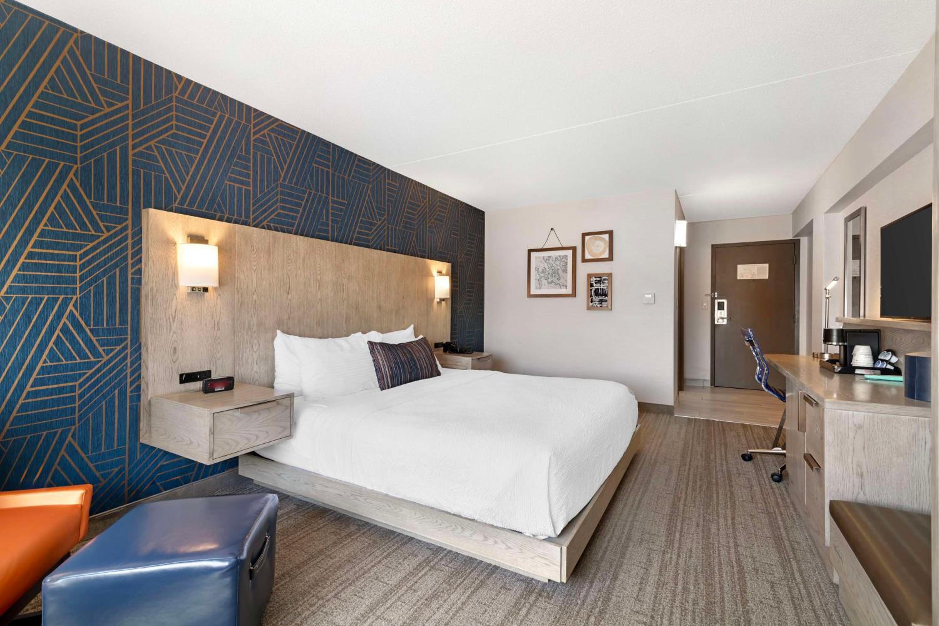 King Room - Non-Smoking photo 2