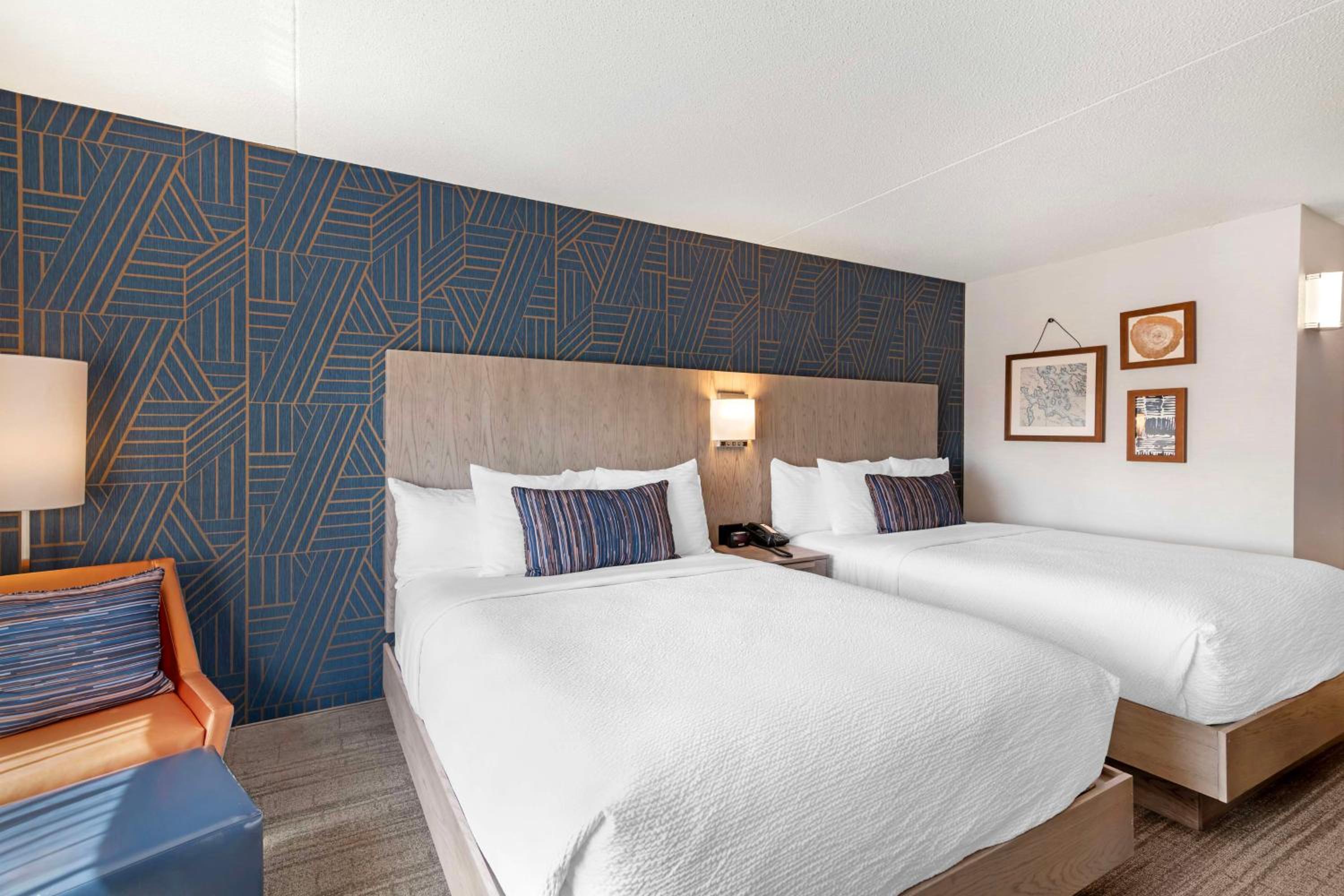Queen Room with Two Queen Beds - Non-Smoking photo 1