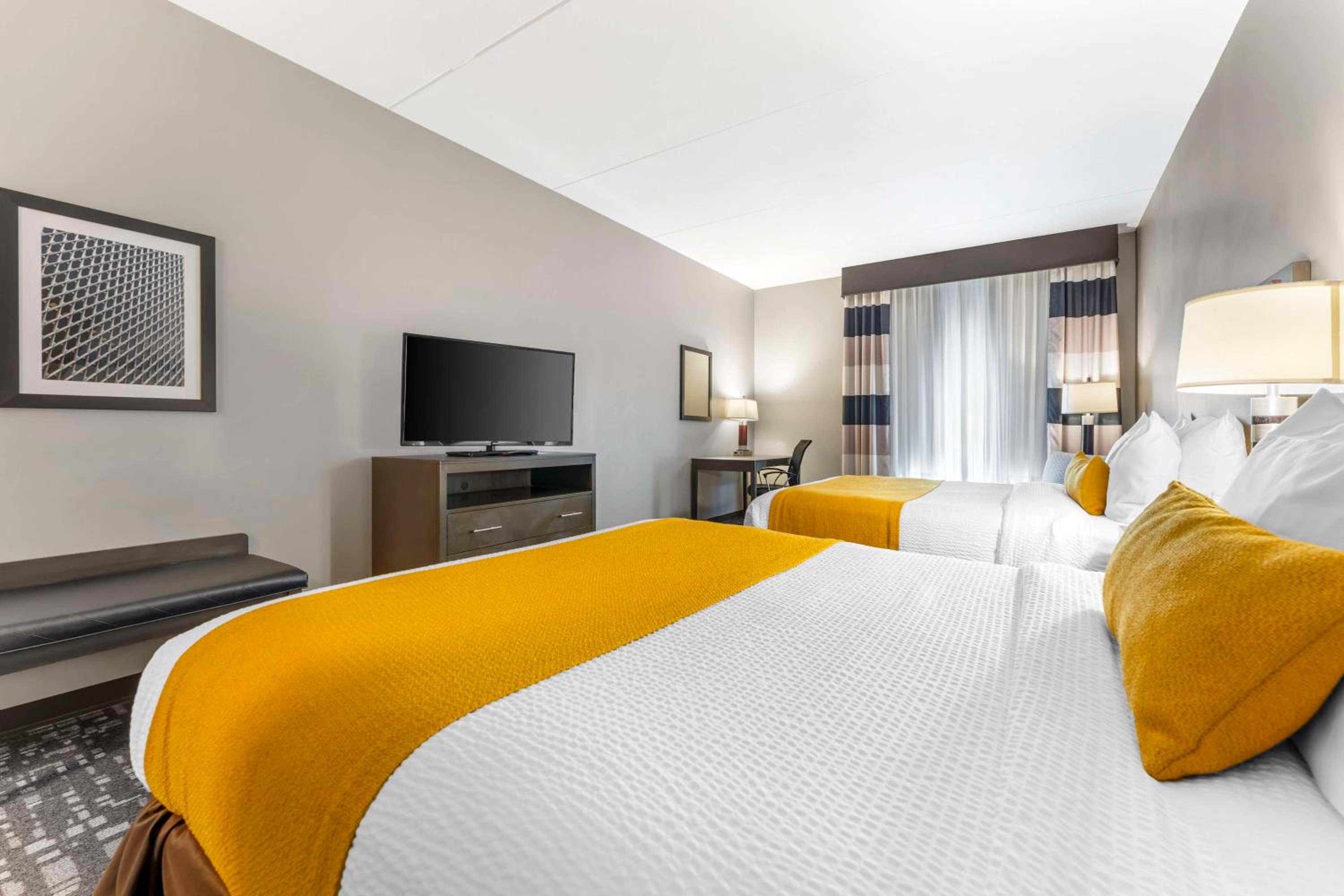 Queen Room with Two Queen Beds - Disability Access photo 2