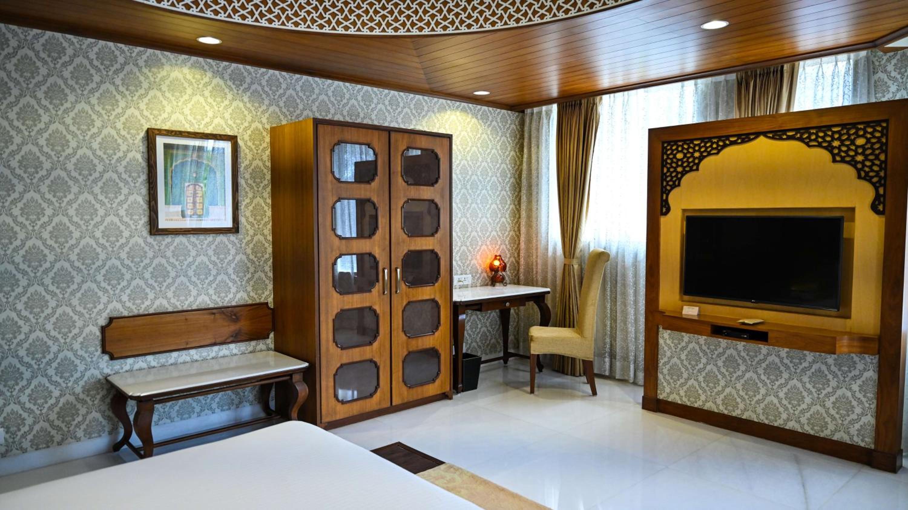 One-Bedroom Suite: 10% off on Food & Soft Beverages,Up to 20% off on SPA,02 Pints Beer, special kids welcome/in room amenities, Complimentary INR 500 Credit on F&Soft Beverage with min spend of 2000 INR(once per stay (per room)) One-Bedroom Suite: 10% off on Food & Soft Beverages,Up to 20% off on SPA,02 Pints Beer, special kids welcome/in room amenities, Complimentary INR 500 Credit on F&Soft Beverage with min spend of 2000 INR(once per stay (per room))