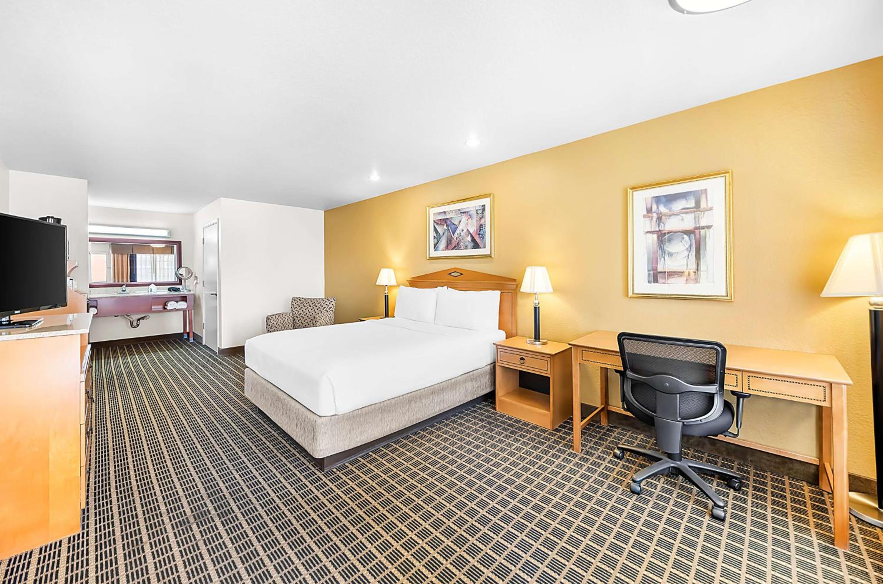 Queen Room - Photo 1