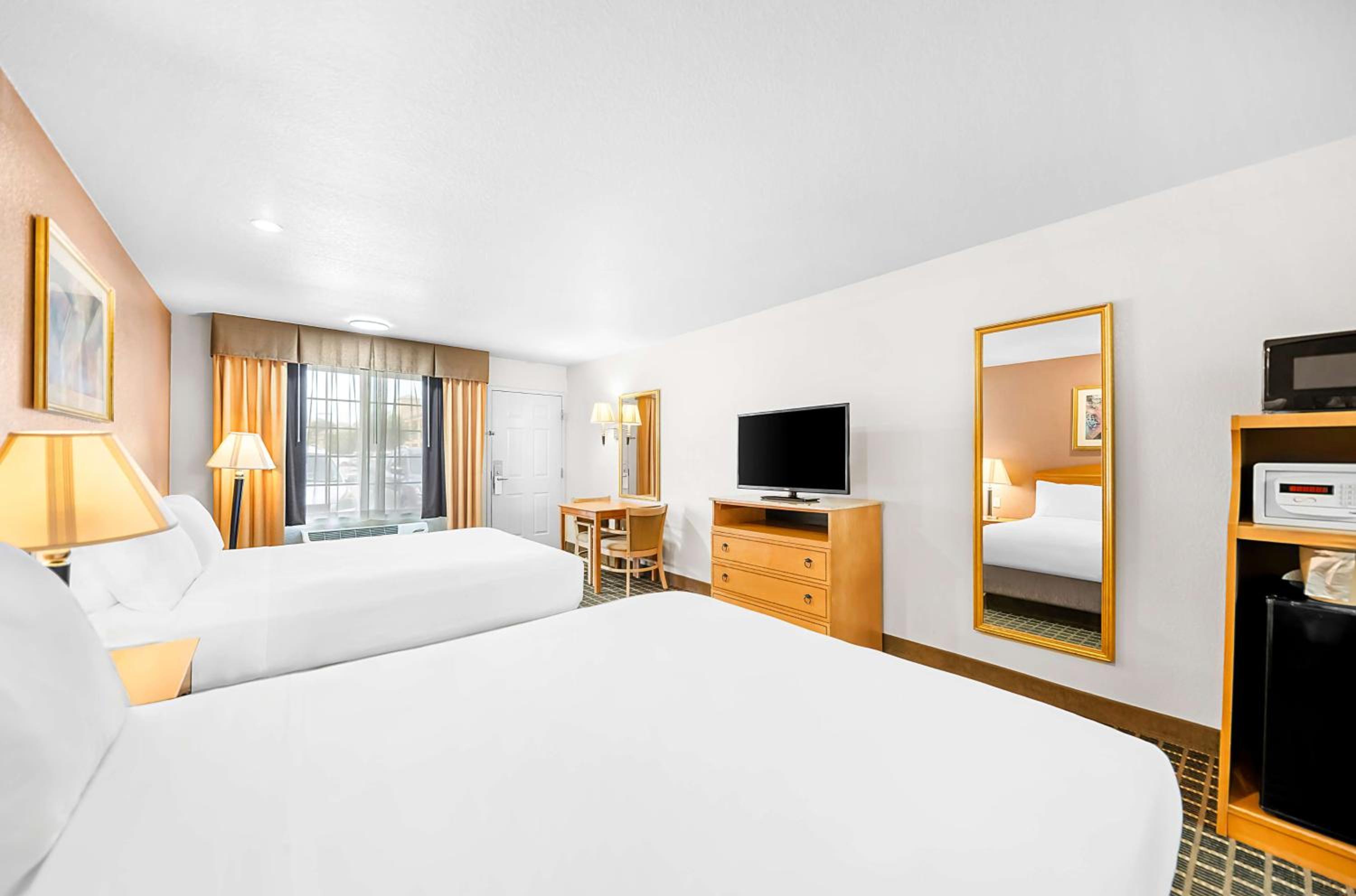 Queen Room with Two Queen Beds - Photo 1