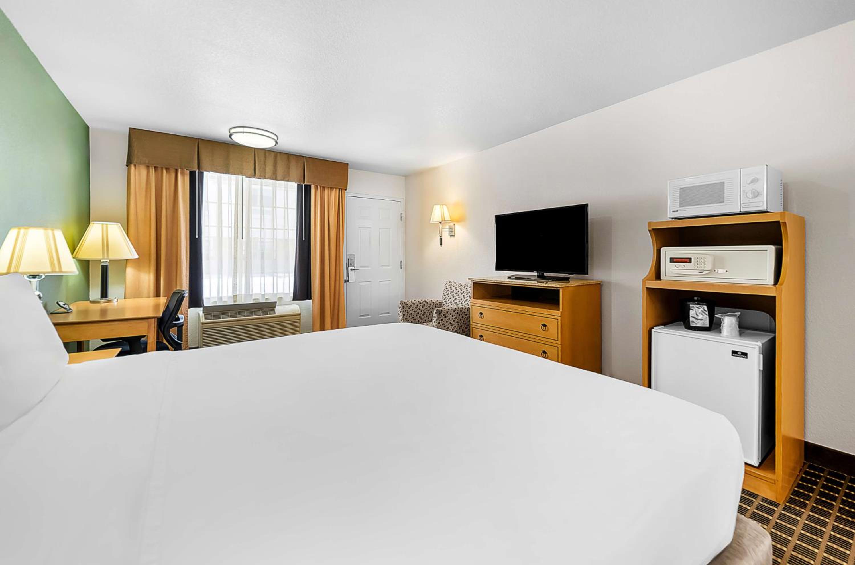 King Room with Mobility Accessible Tub - Photo 1