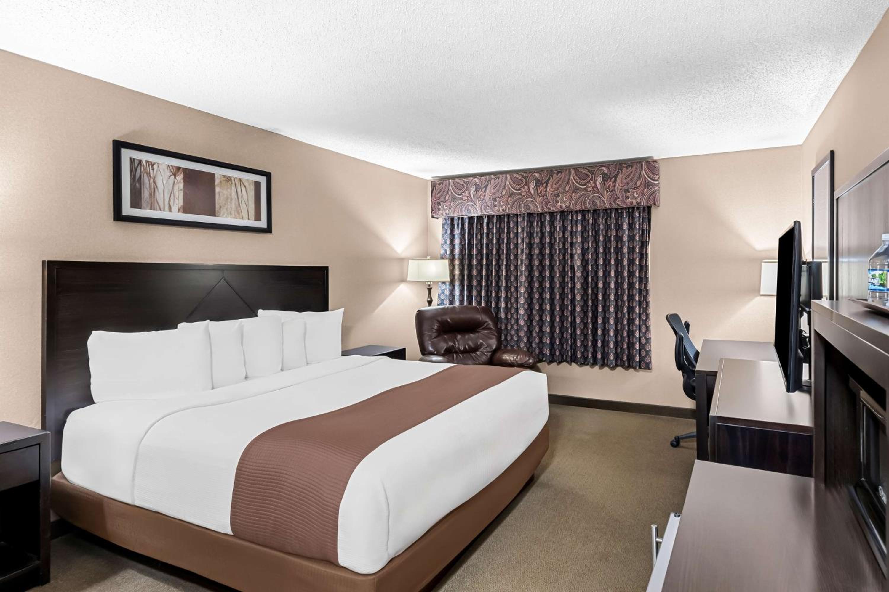 King Room - Non-Smoking - Photo 1