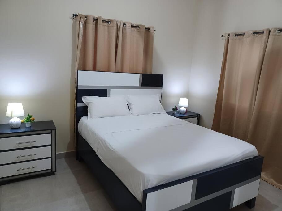 Five-Bedroom House photo 1