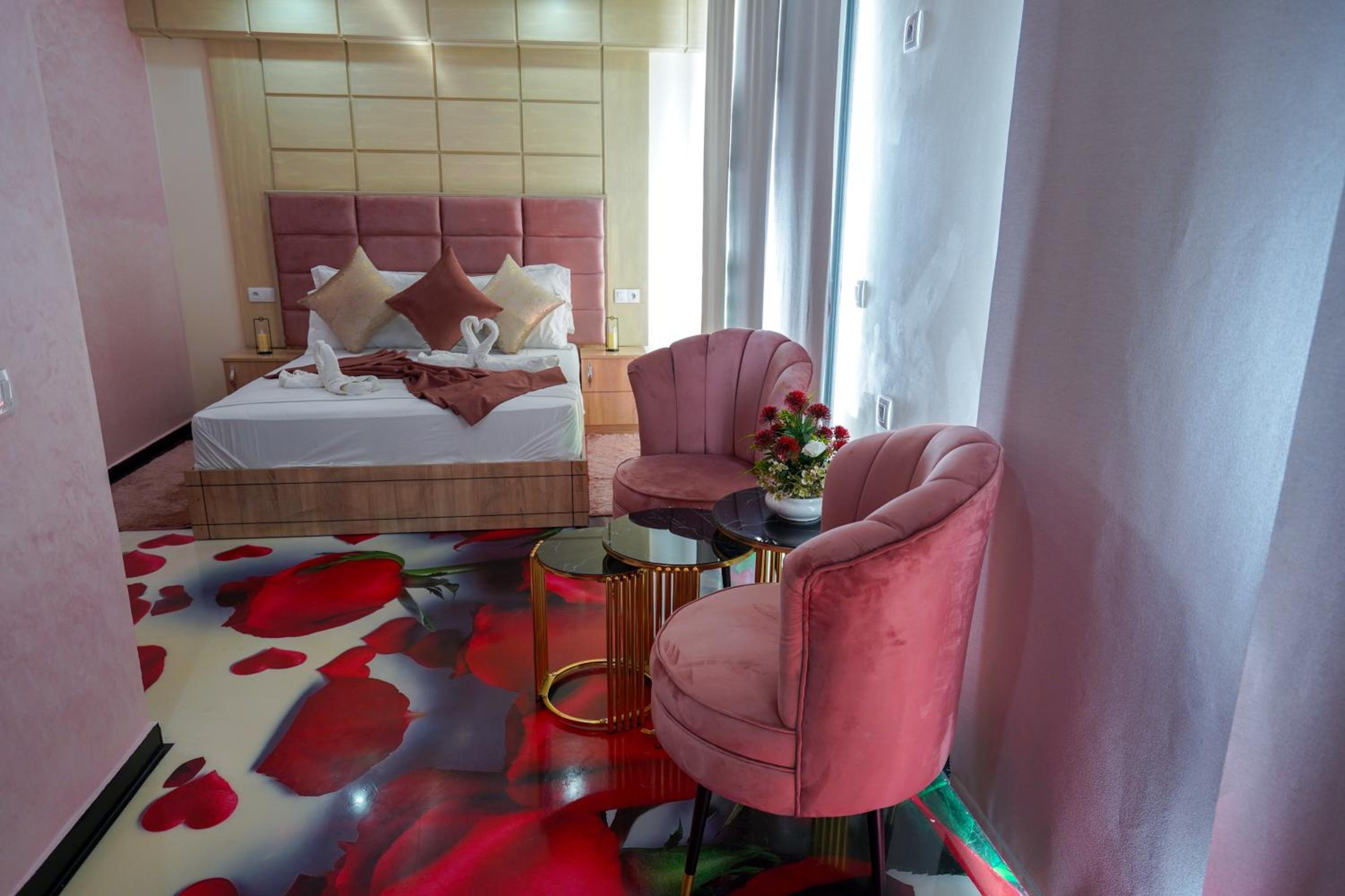 Deluxe Suite - Photo 2