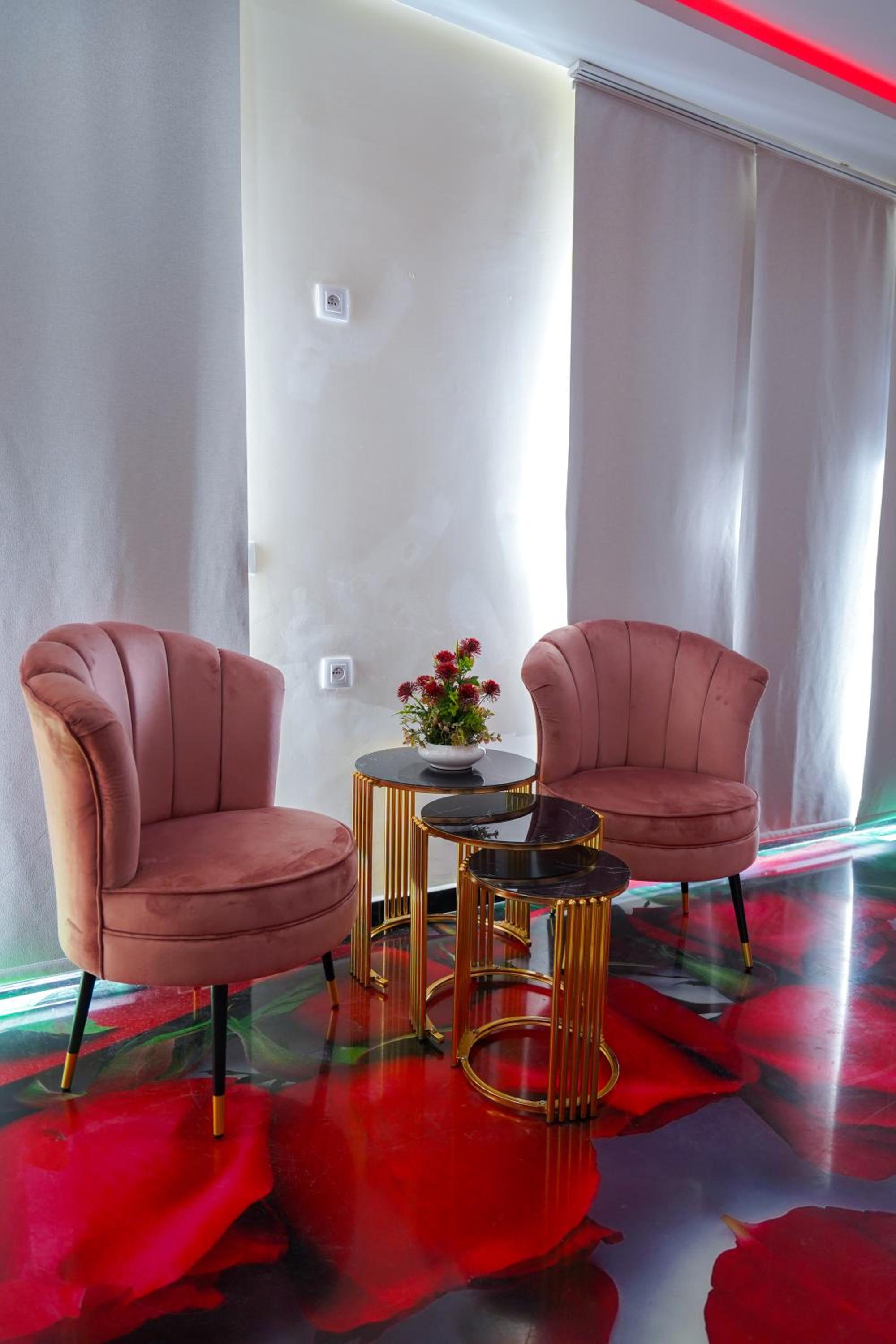 Deluxe Suite - Photo 6