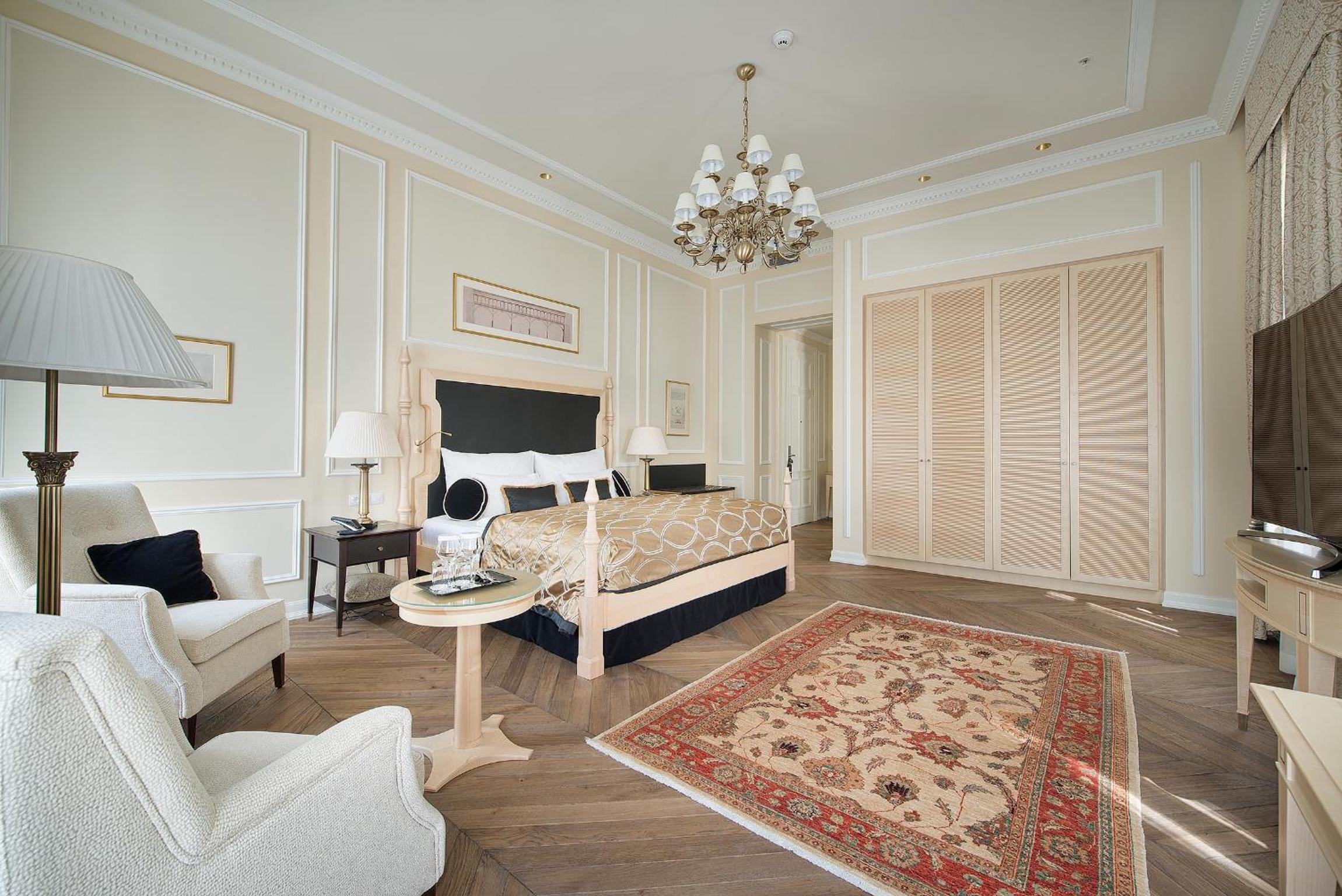 Wilson Deluxe Junior Suite (including daily refilled free mini bar) photo 2